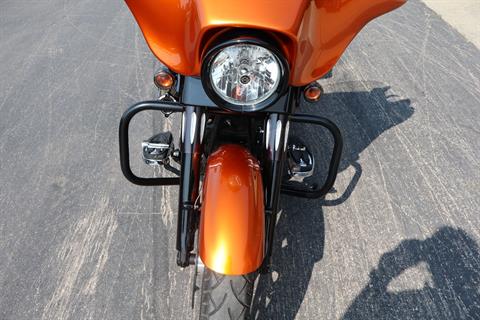 2002 Harley-Davidson FLHTC/FLHTCI Electra Glide® Classic in Janesville, Wisconsin - Photo 18