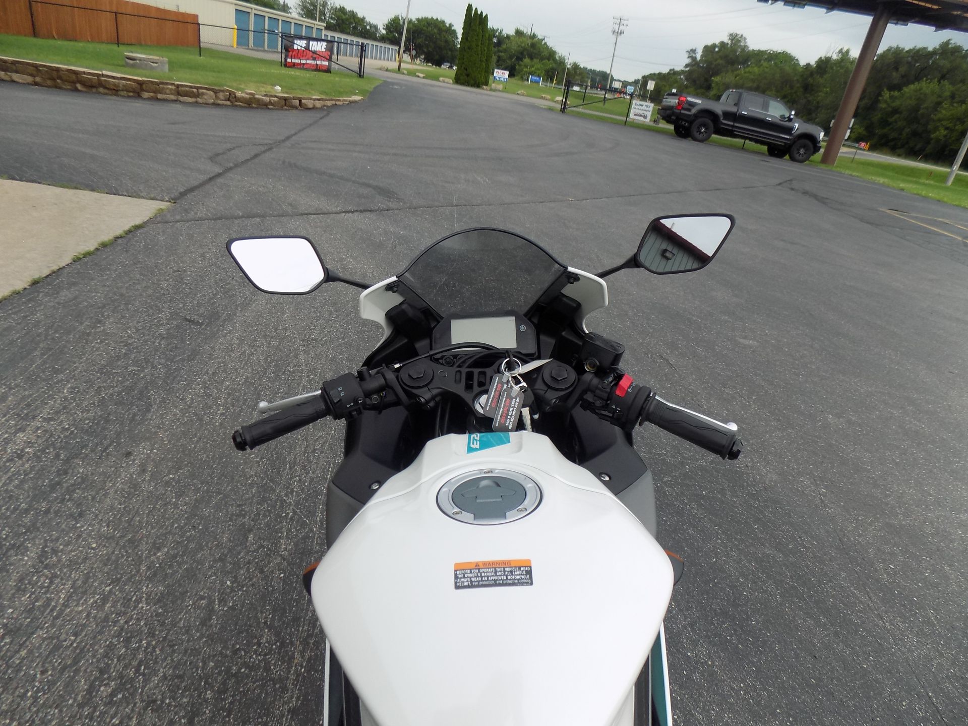 2024 Yamaha YZF-R3 in Janesville, Wisconsin - Photo 17