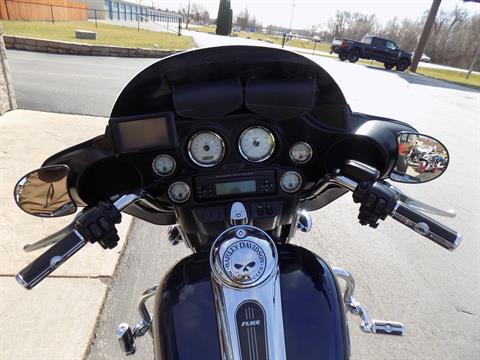 2012 Harley-Davidson Street Glide® in Janesville, Wisconsin - Photo 16