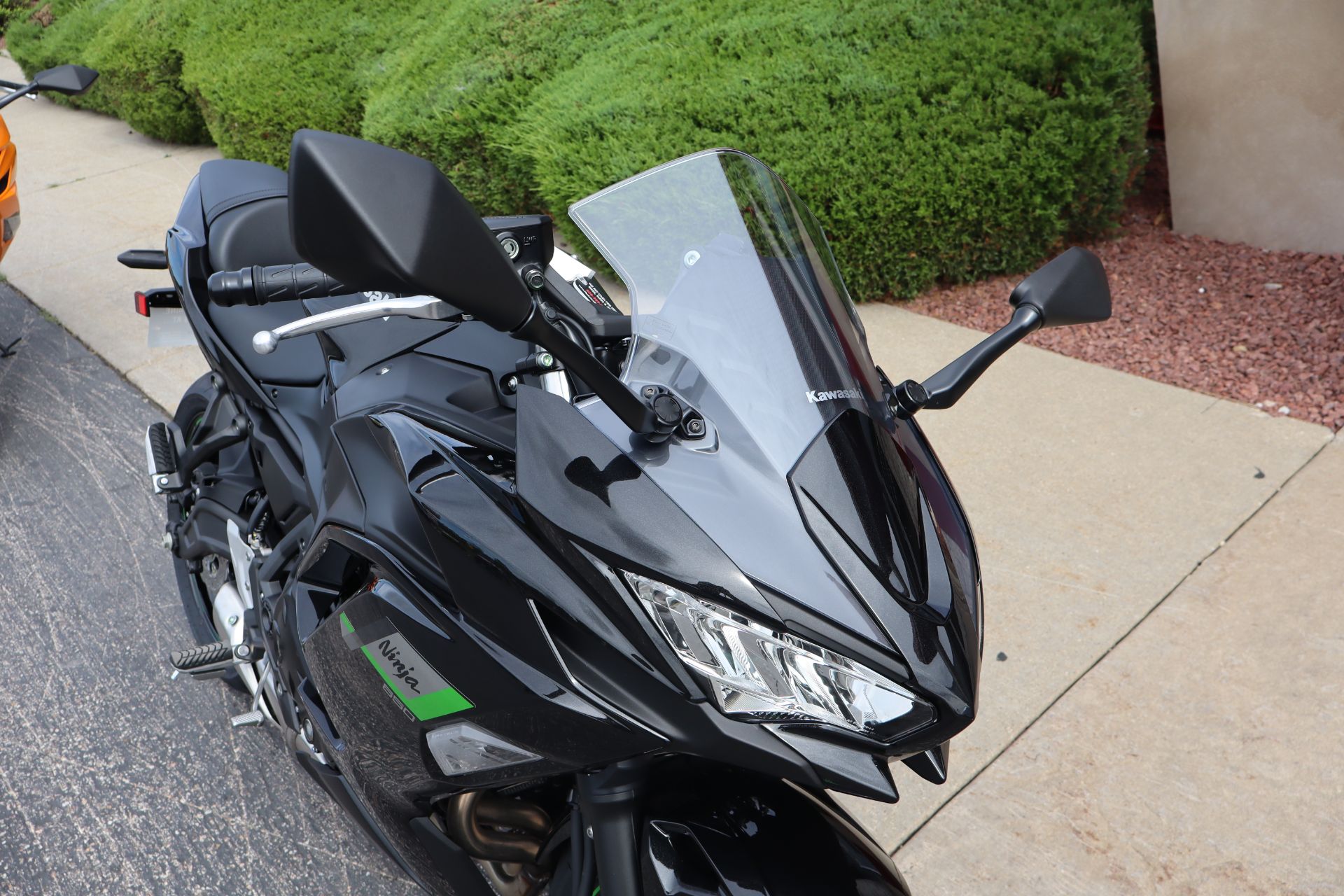 2025 Kawasaki Ninja 650 in Janesville, Wisconsin - Photo 10