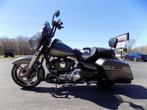 2015 Harley-Davidson Street Glide® Special in Janesville, Wisconsin - Photo 6