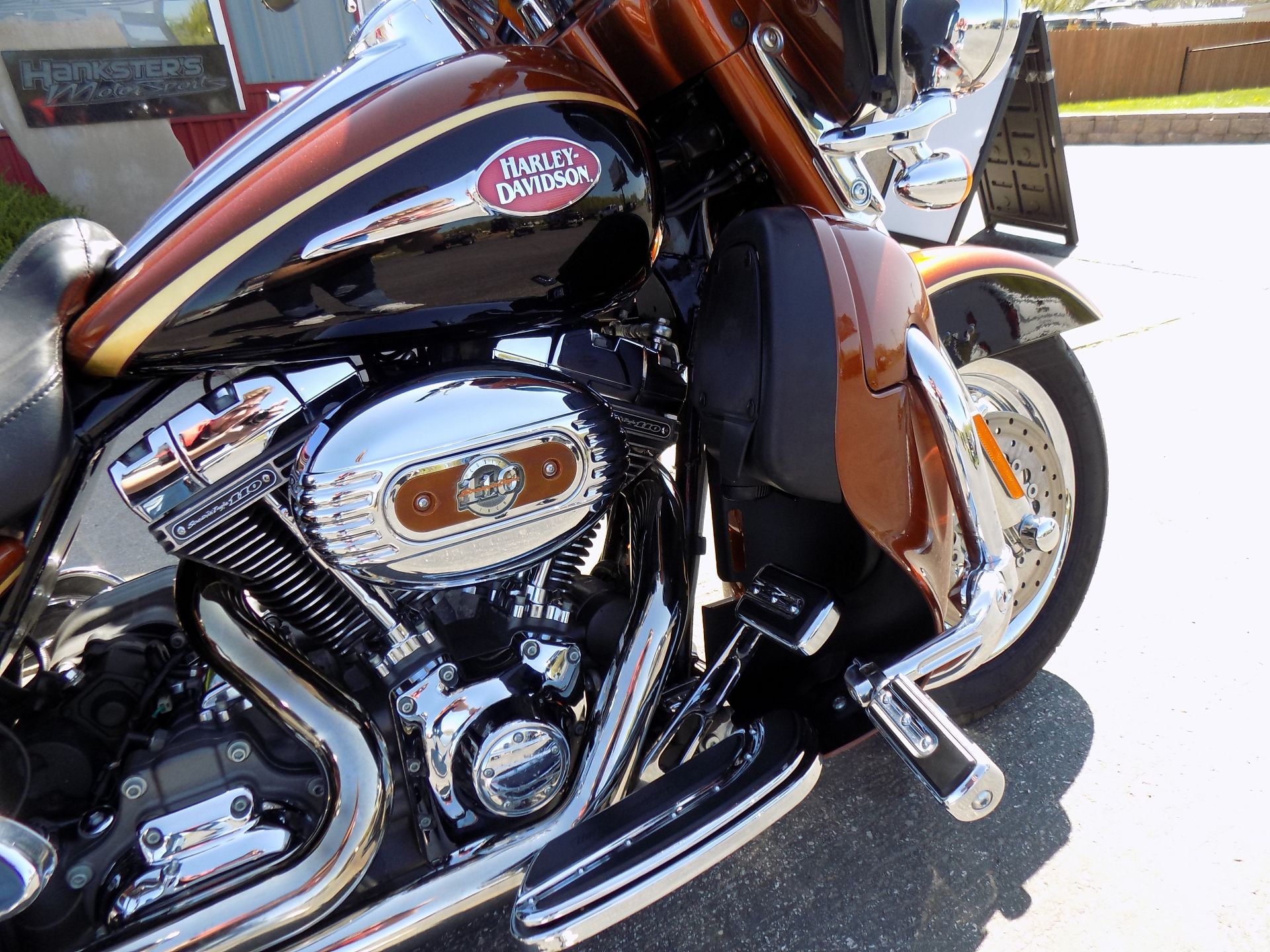 2008 Harley-Davidson CVO™ Screamin' Eagle® Ultra Classic® Electra Glide® in Janesville, Wisconsin - Photo 12