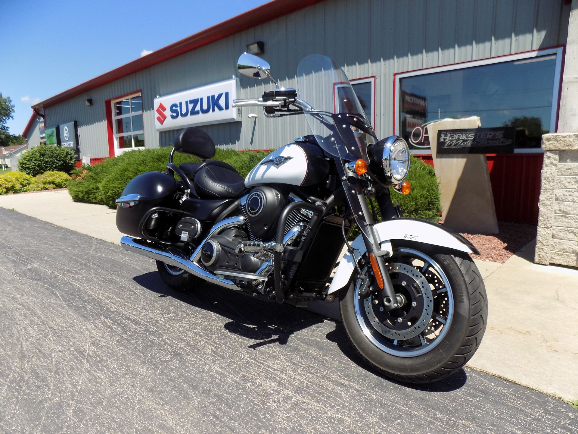 2014 Kawasaki Vulcan® 1700 Nomad™ ABS in Janesville, Wisconsin - Photo 2