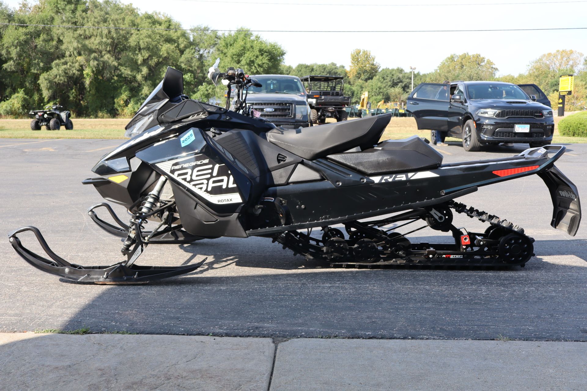 2017 Ski-Doo Renegade Adrenaline 850 E-TEC in Janesville, Wisconsin - Photo 6