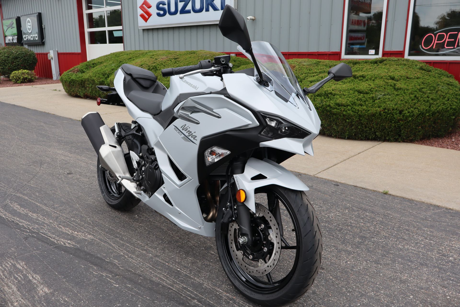 2024 Kawasaki Ninja 500 ABS in Janesville, Wisconsin - Photo 2