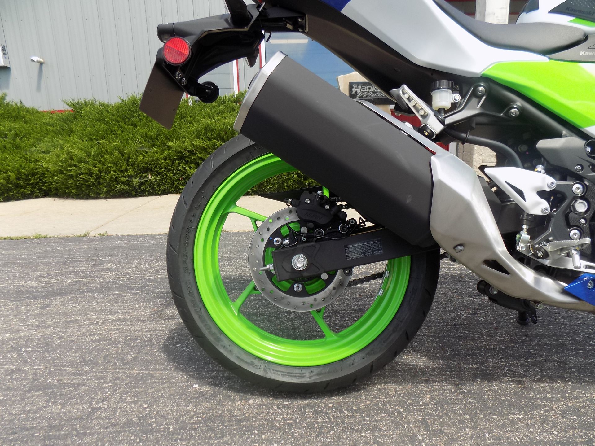 2024 Kawasaki Ninja 500 SE 40th Anniversary Edition ABS in Janesville, Wisconsin - Photo 9