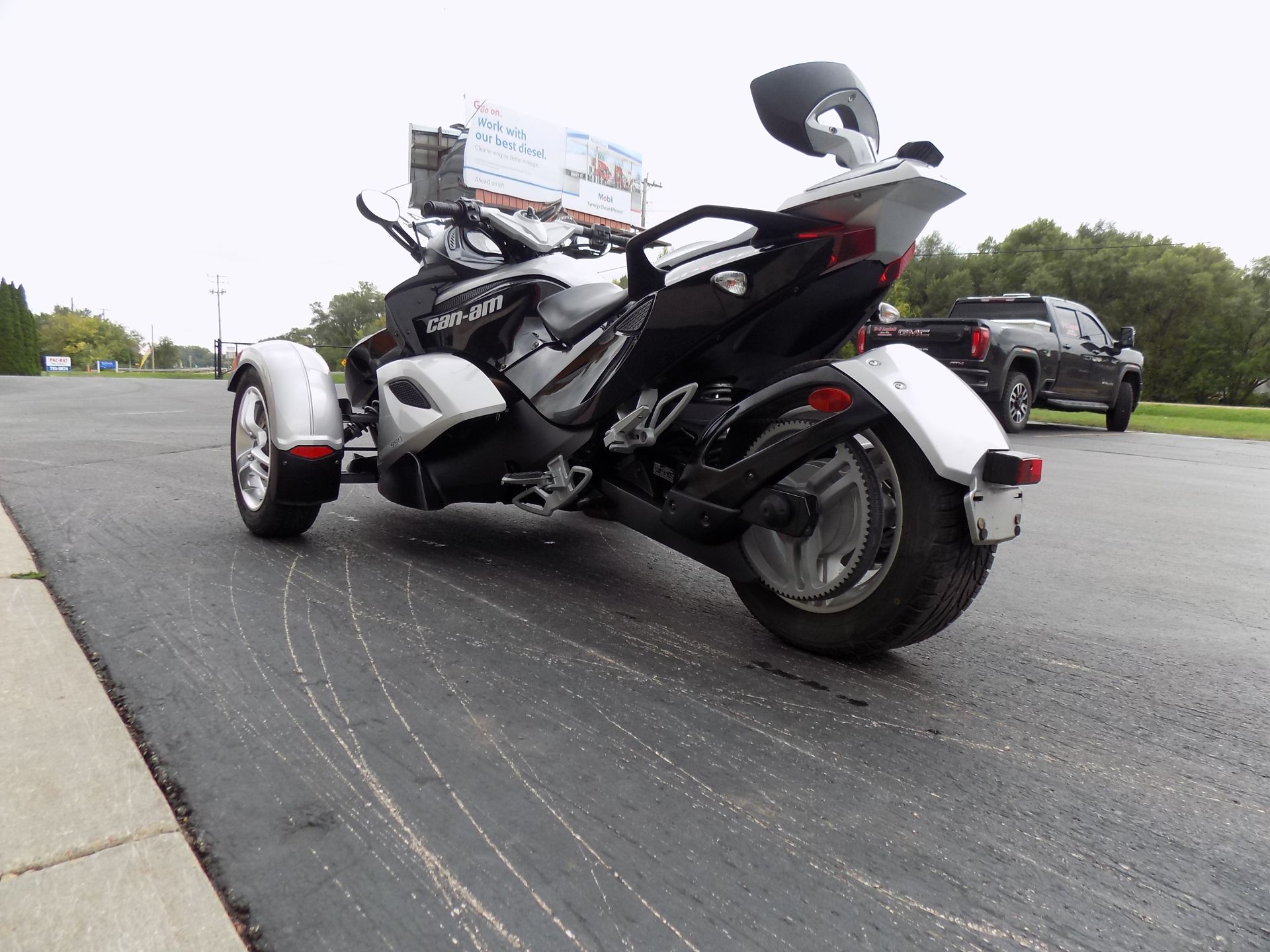 2009 Can-Am Spyder™ GS Roadster with SM5 Transmission (manual) in Janesville, Wisconsin - Photo 6