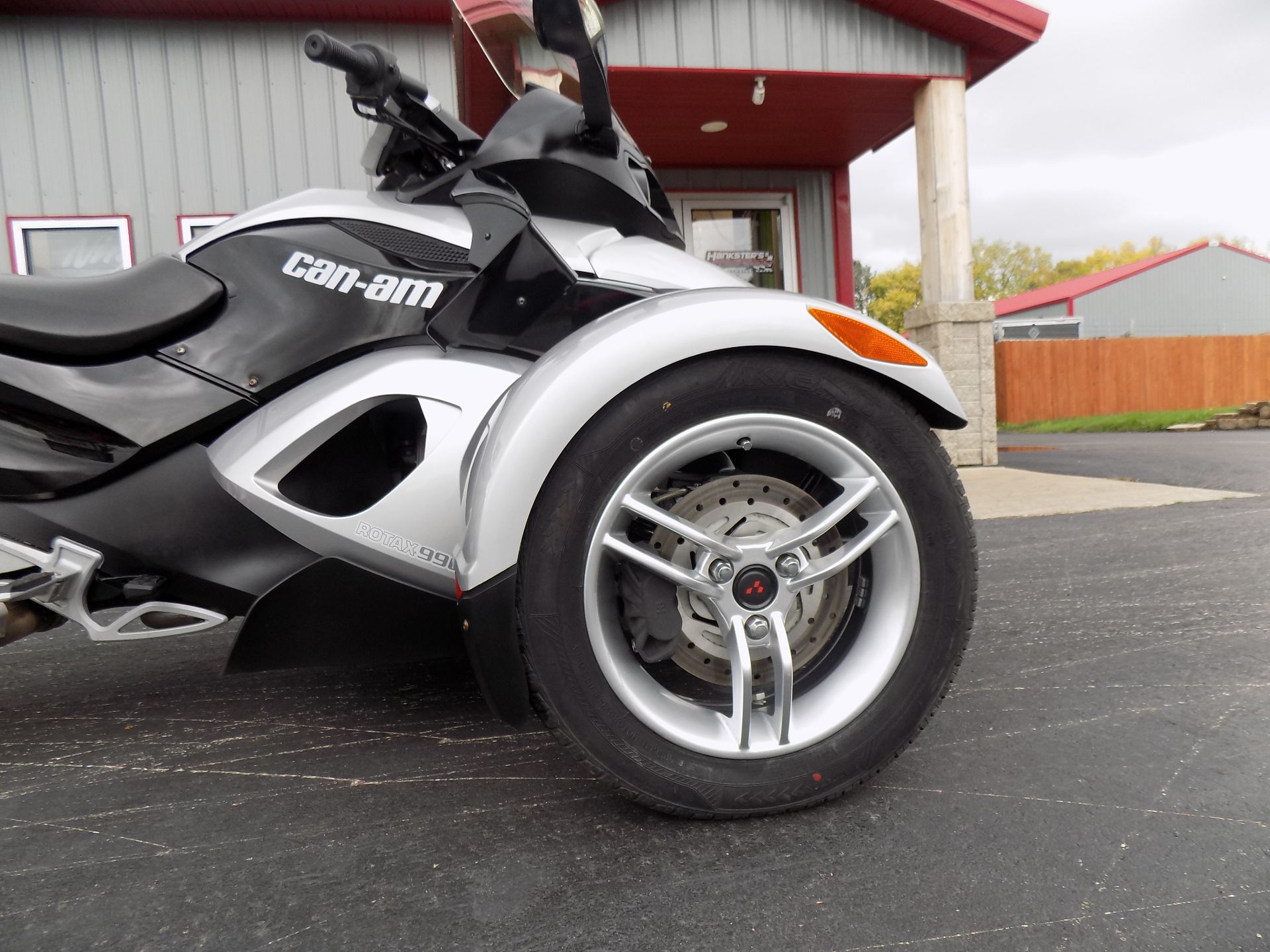 2009 Can-Am Spyder™ GS Roadster with SM5 Transmission (manual) in Janesville, Wisconsin - Photo 9