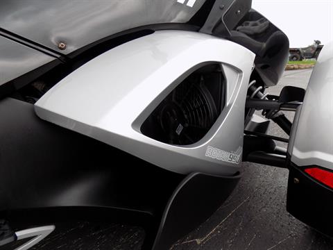 2009 Can-Am Spyder™ GS Roadster with SM5 Transmission (manual) in Janesville, Wisconsin - Photo 18