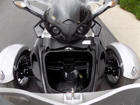2009 Can-Am Spyder™ GS Roadster with SM5 Transmission (manual) in Janesville, Wisconsin - Photo 19