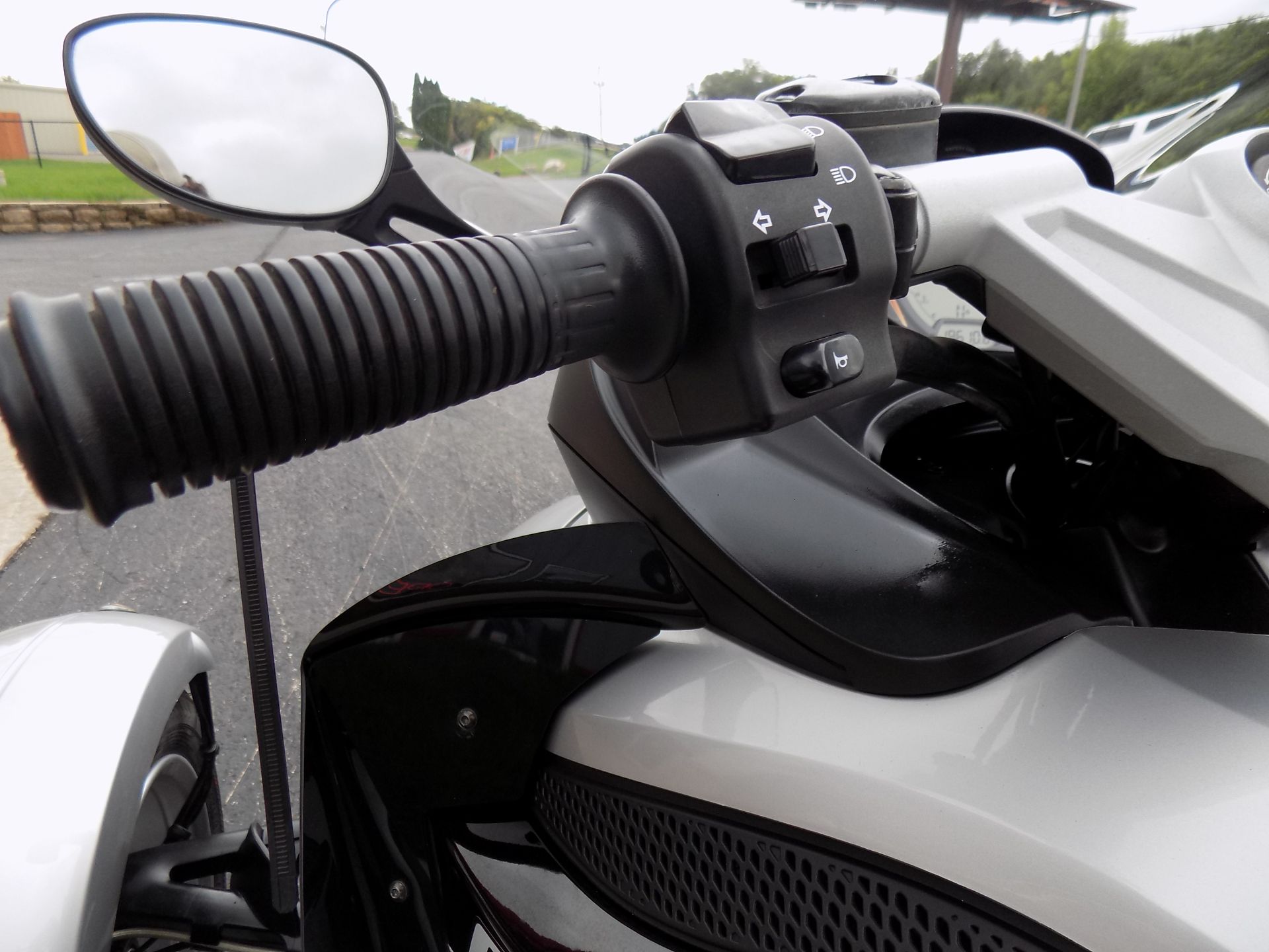 2009 Can-Am Spyder™ GS Roadster with SM5 Transmission (manual) in Janesville, Wisconsin - Photo 21