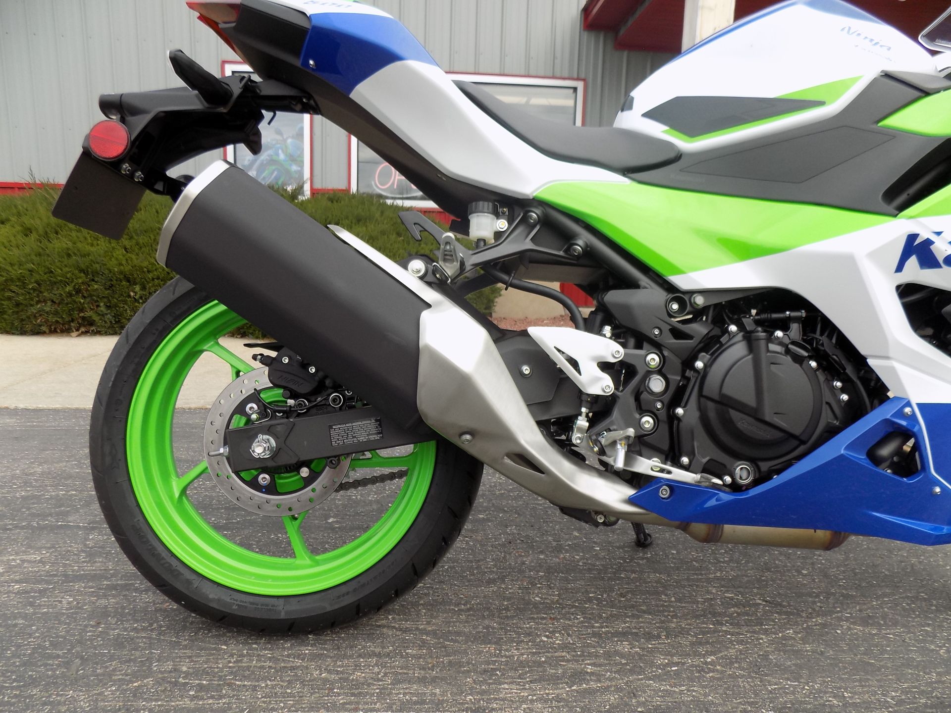 2024 Kawasaki Ninja 500 SE 40th Anniversary Edition ABS in Janesville, Wisconsin - Photo 16