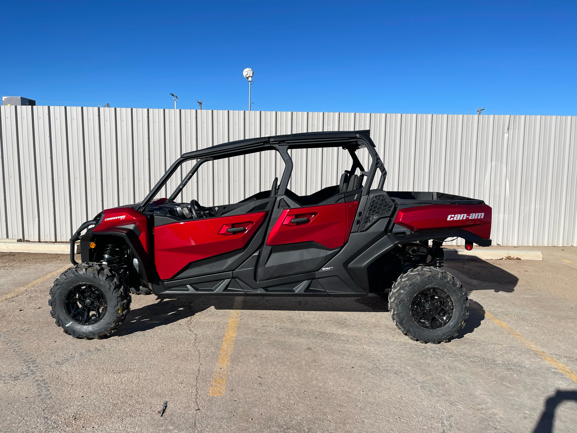 2024 Can-Am Commander MAX XT 700 in Roswell, New Mexico - Photo 1