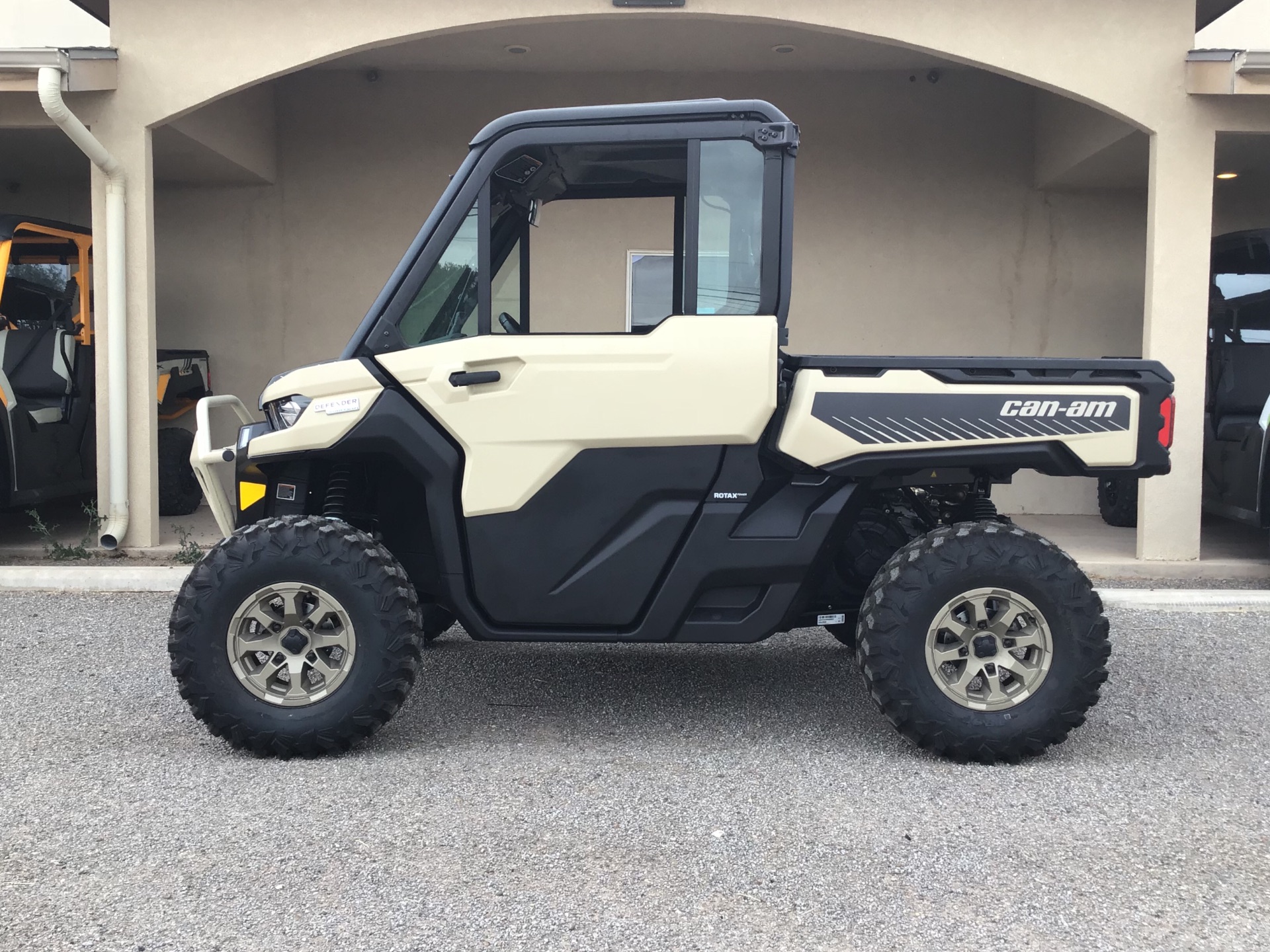 2024 Can-Am Defender Limited in Roswell, New Mexico - Photo 1