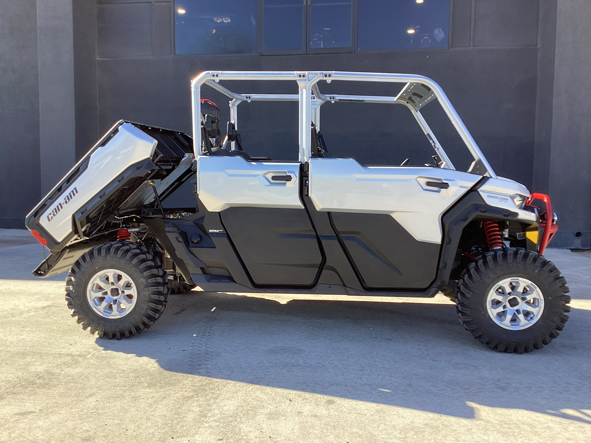 2024 Can-Am Defender MAX X MR With Half Doors in Abilene, Texas - Photo 8
