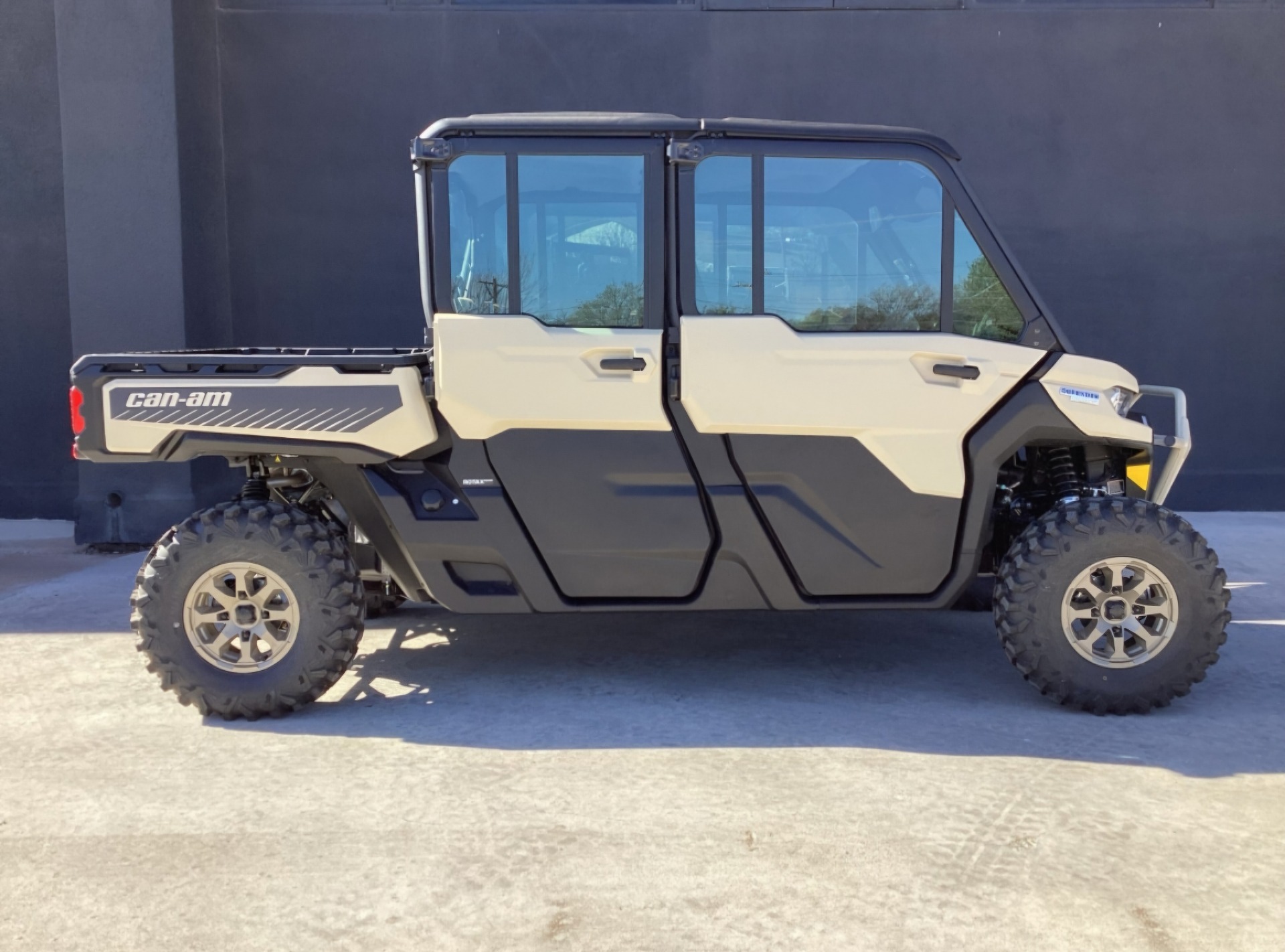 2024 Can-Am Defender MAX Limited in Abilene, Texas - Photo 2