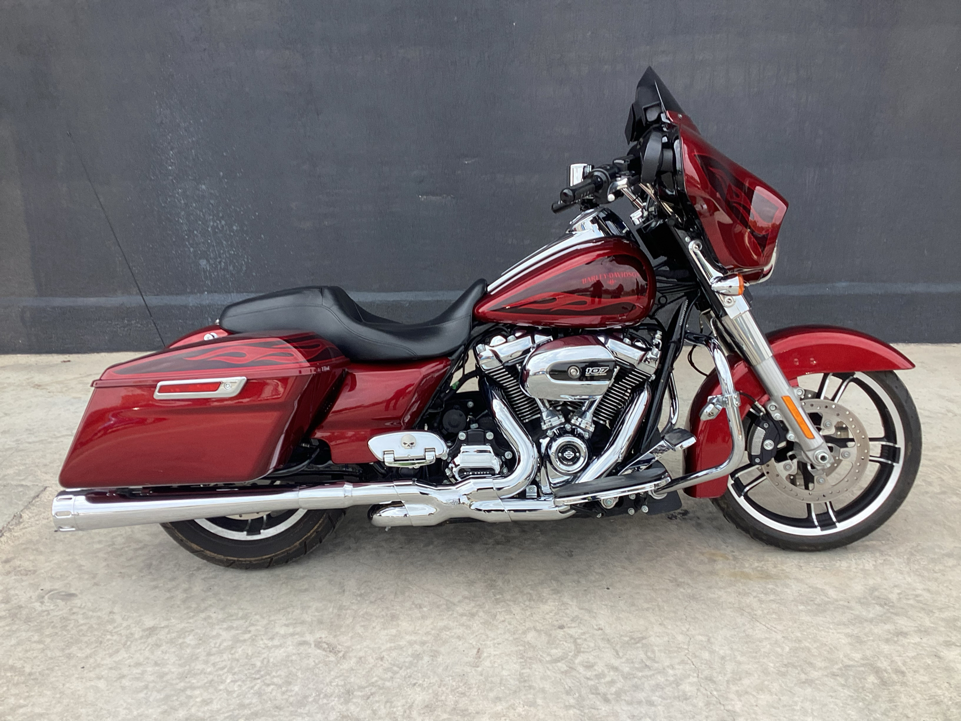 2017 Harley-Davidson Street Glide® Special in Abilene, Texas - Photo 2