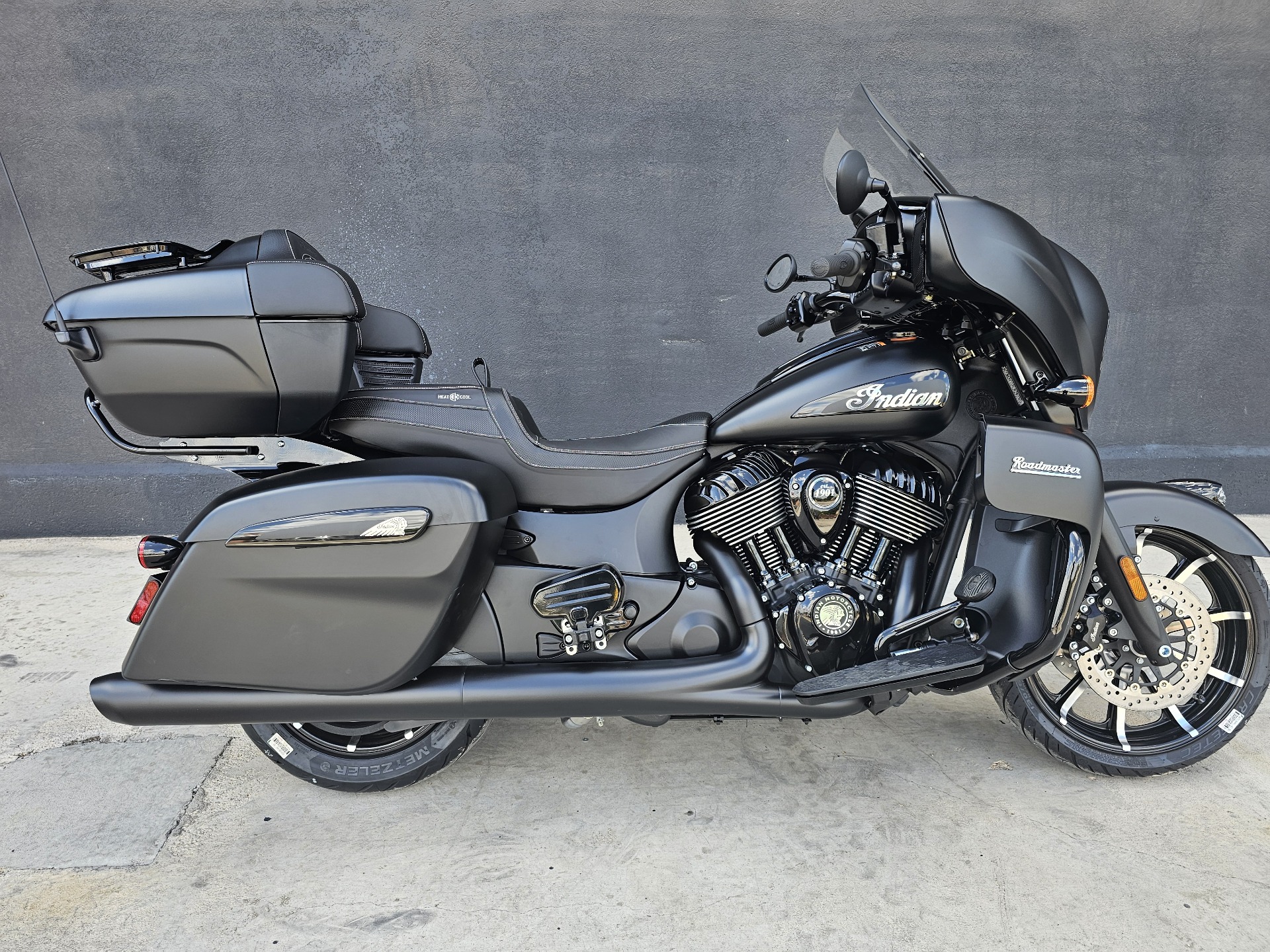 2024 Indian Motorcycle Roadmaster® Dark Horse® in Abilene, Texas - Photo 2