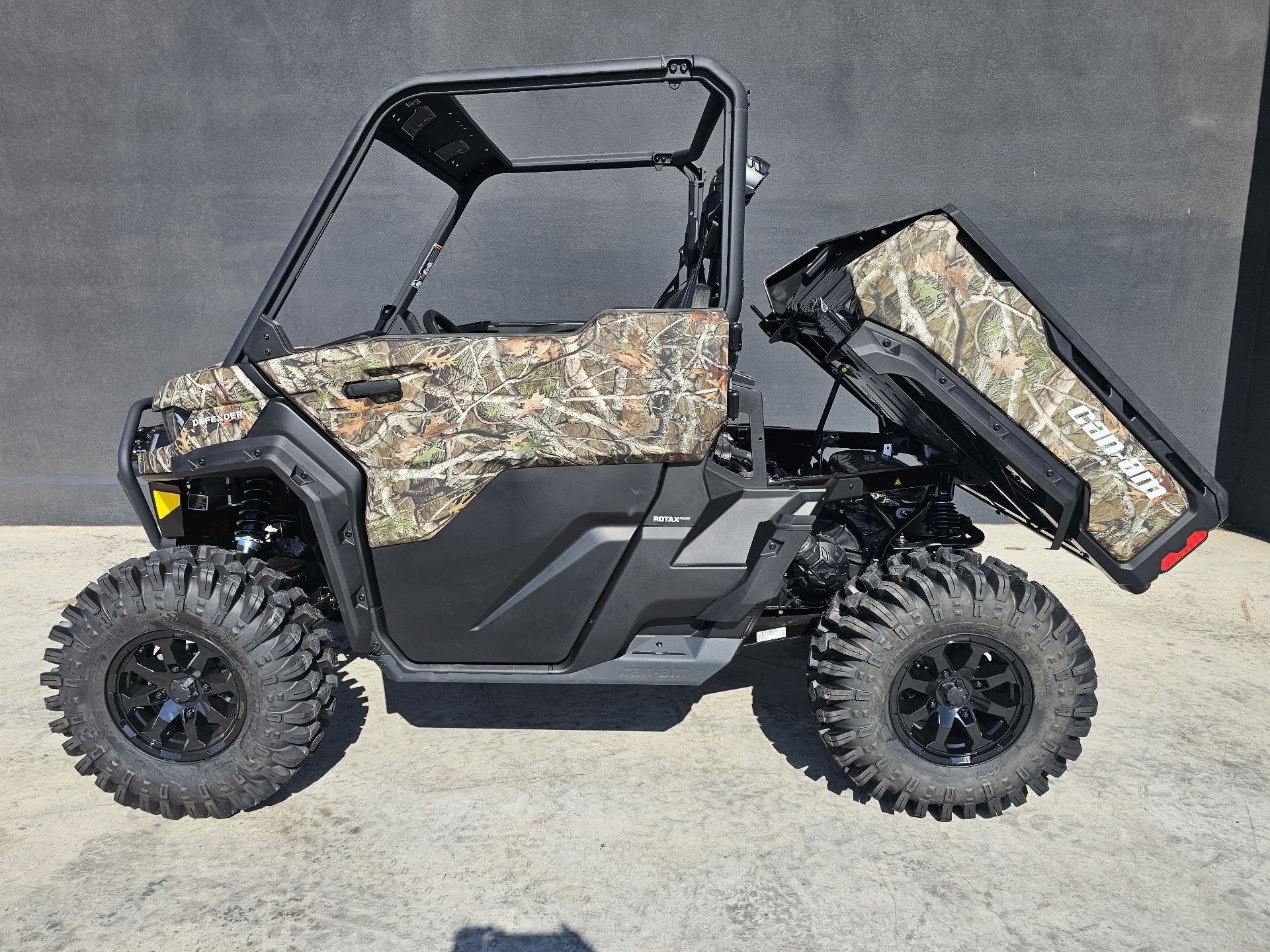 2025 Can-Am Defender X MR With Half-Doors in Abilene, Texas - Photo 7