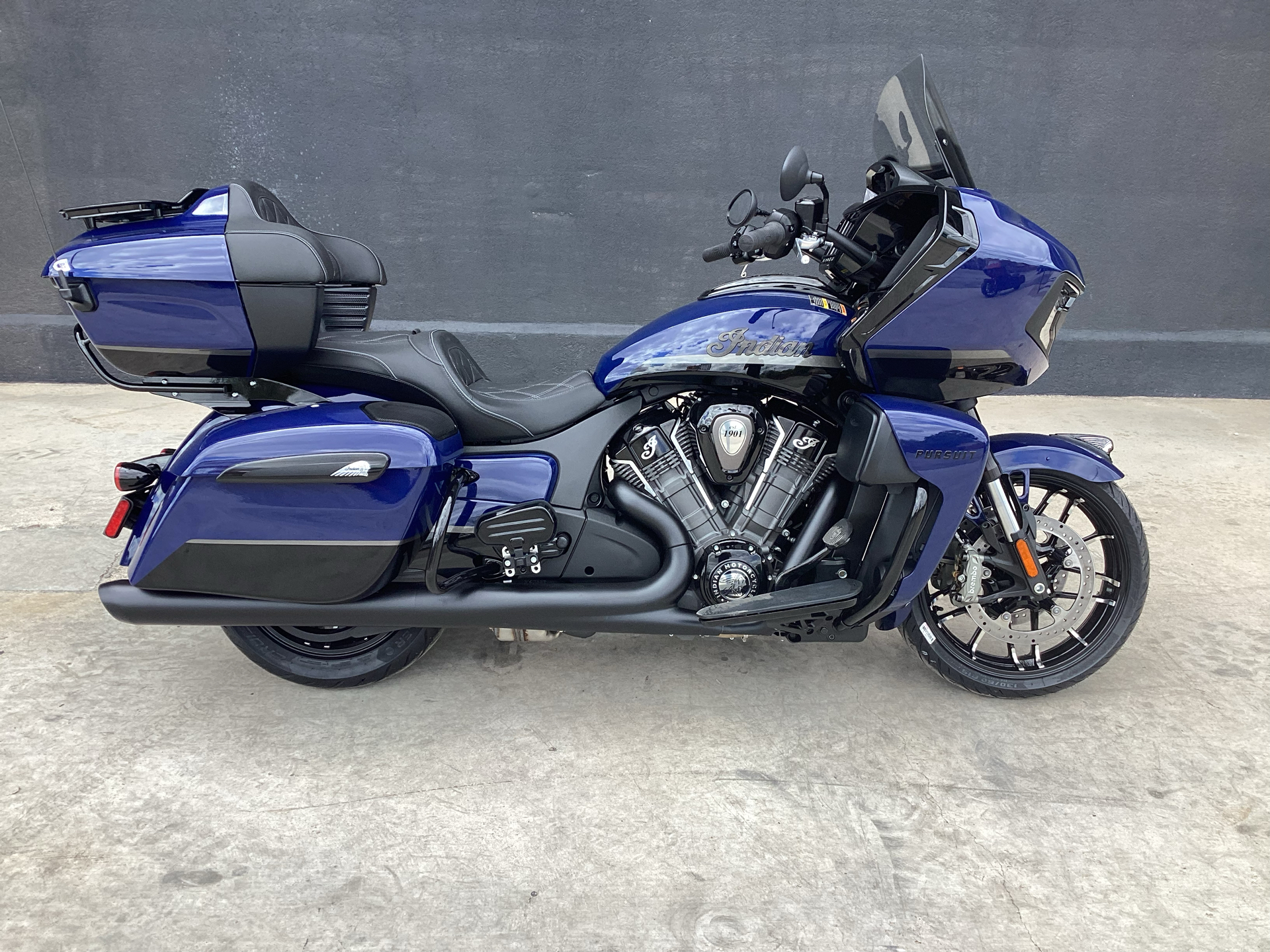 2024 Indian Motorcycle Pursuit® Dark Horse® with PowerBand Audio Package in Abilene, Texas - Photo 2