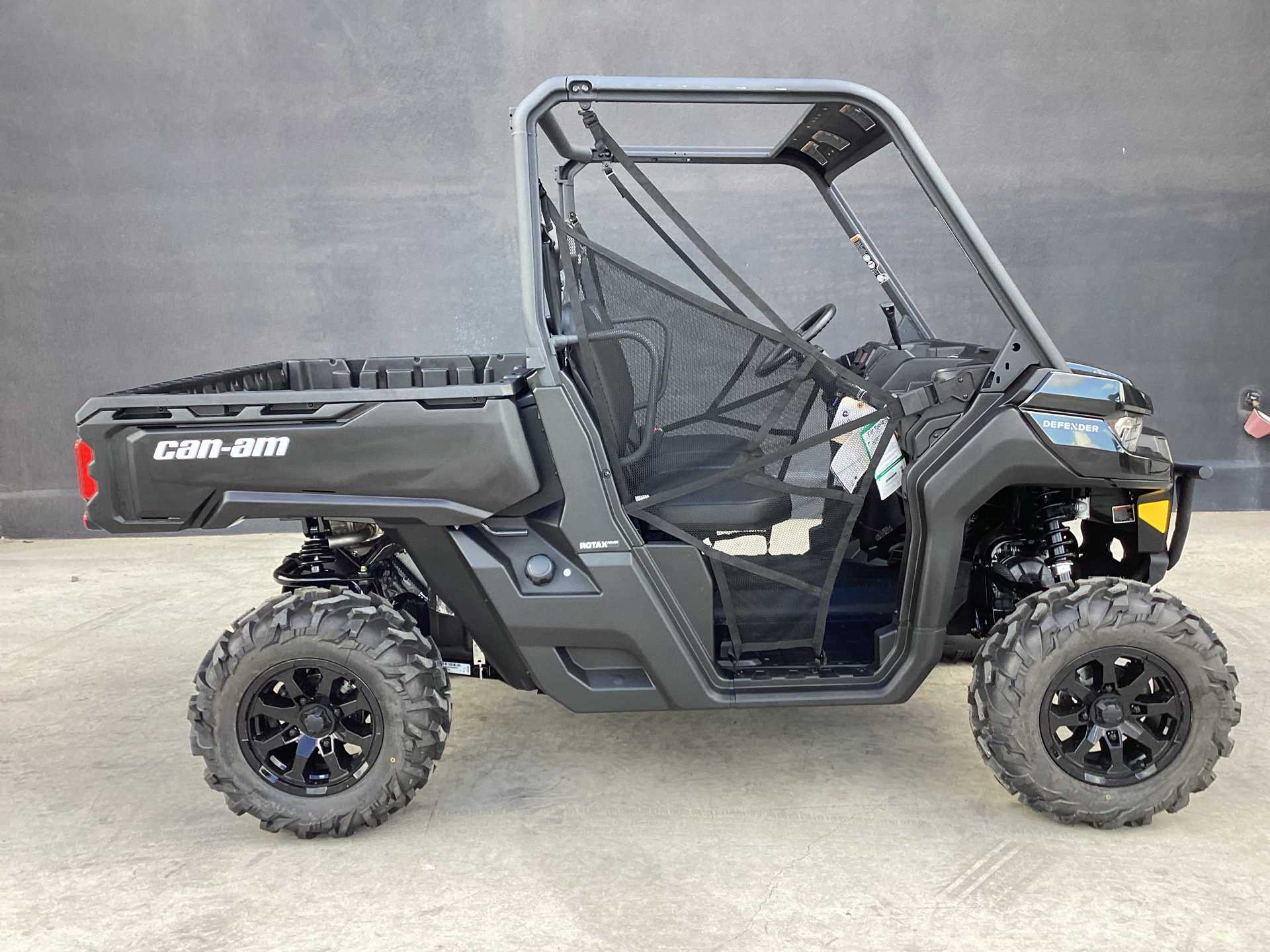 2025 Can-Am Defender DPS HD10 in Abilene, Texas - Photo 2