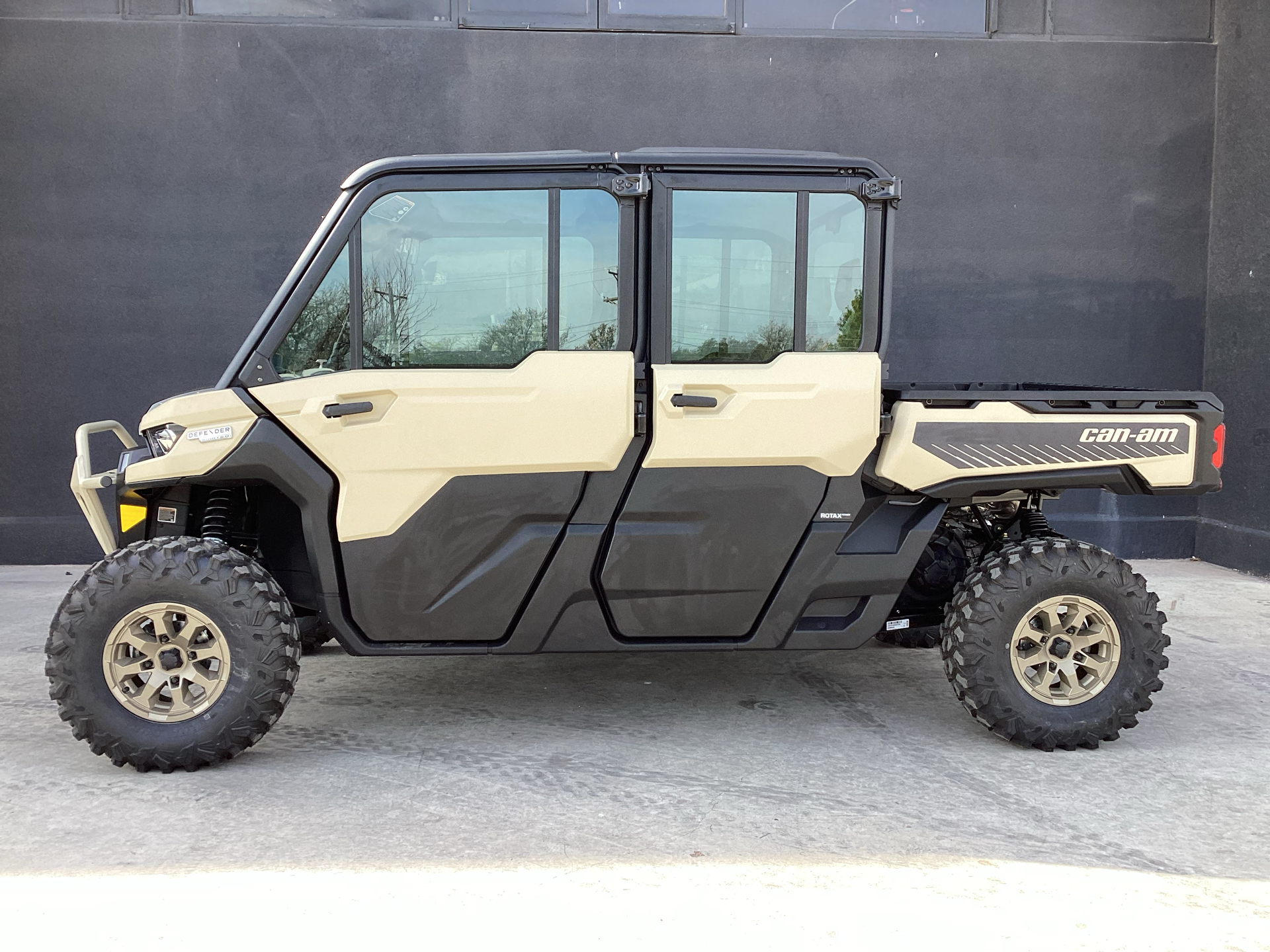 2024 Can-Am Defender MAX Limited in Amarillo, Texas - Photo 9