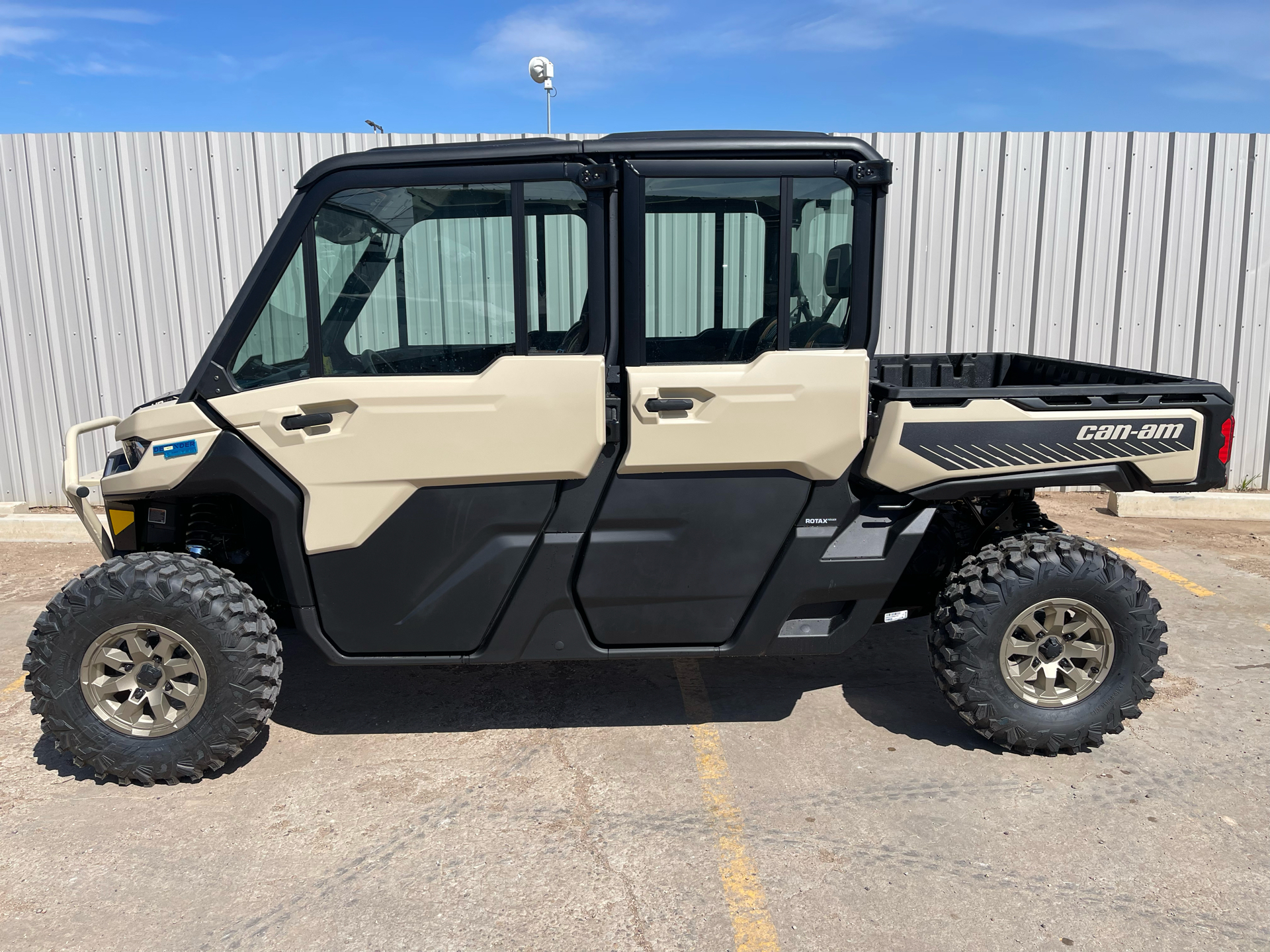 2024 Can-Am Defender MAX Limited in Amarillo, Texas - Photo 3