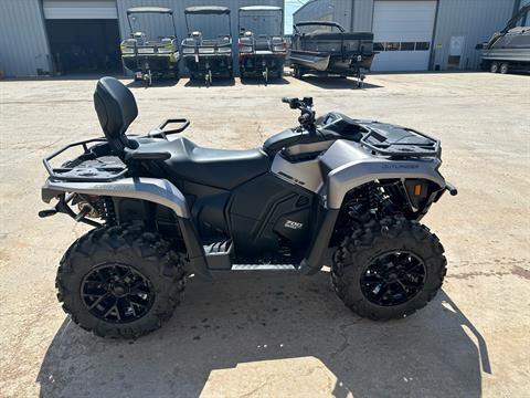 2025 Can-Am Outlander MAX XT 700 in Amarillo, Texas - Photo 2