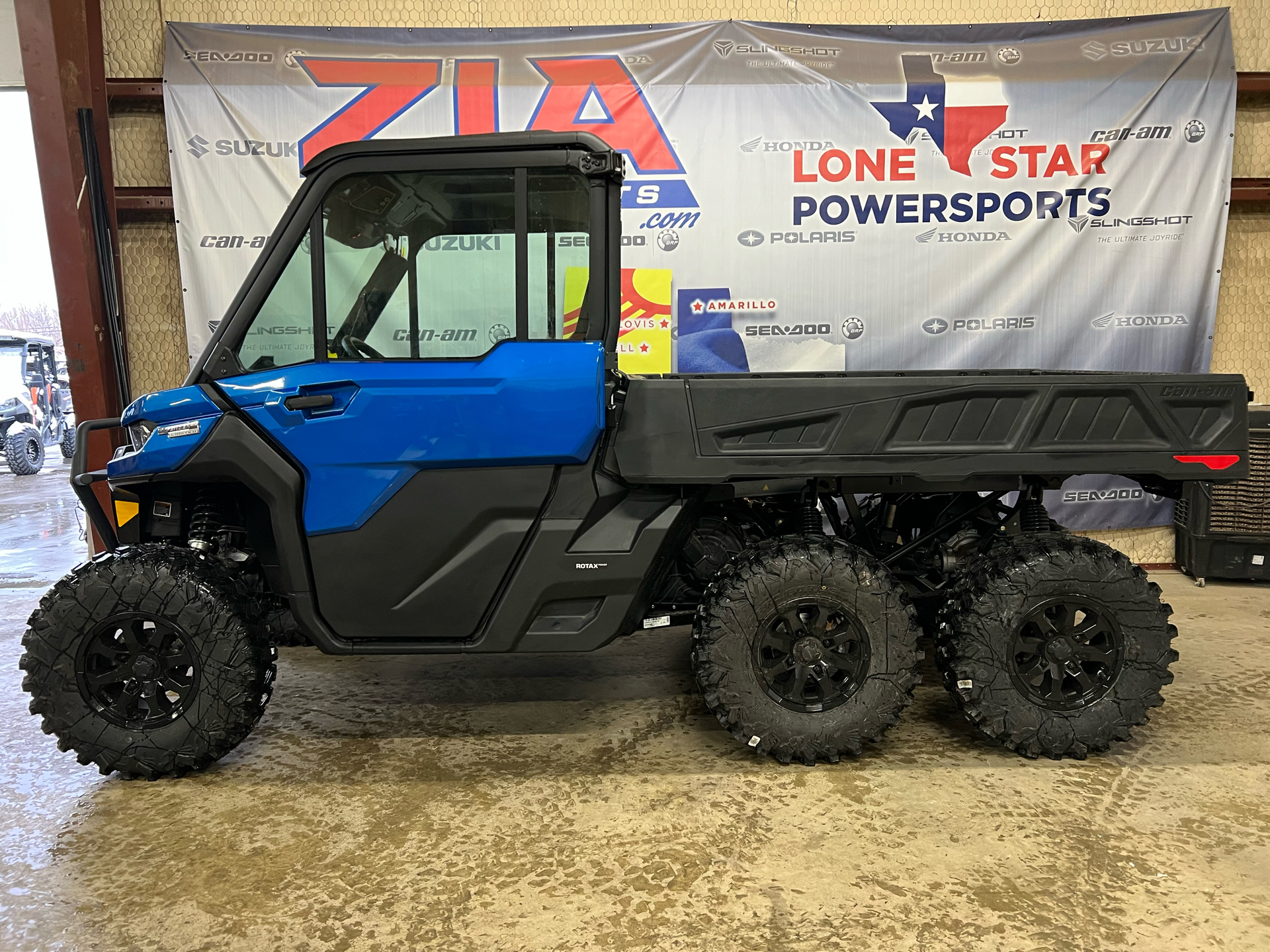 2023 Can-Am Defender 6x6 CAB Limited in Amarillo, Texas - Photo 3