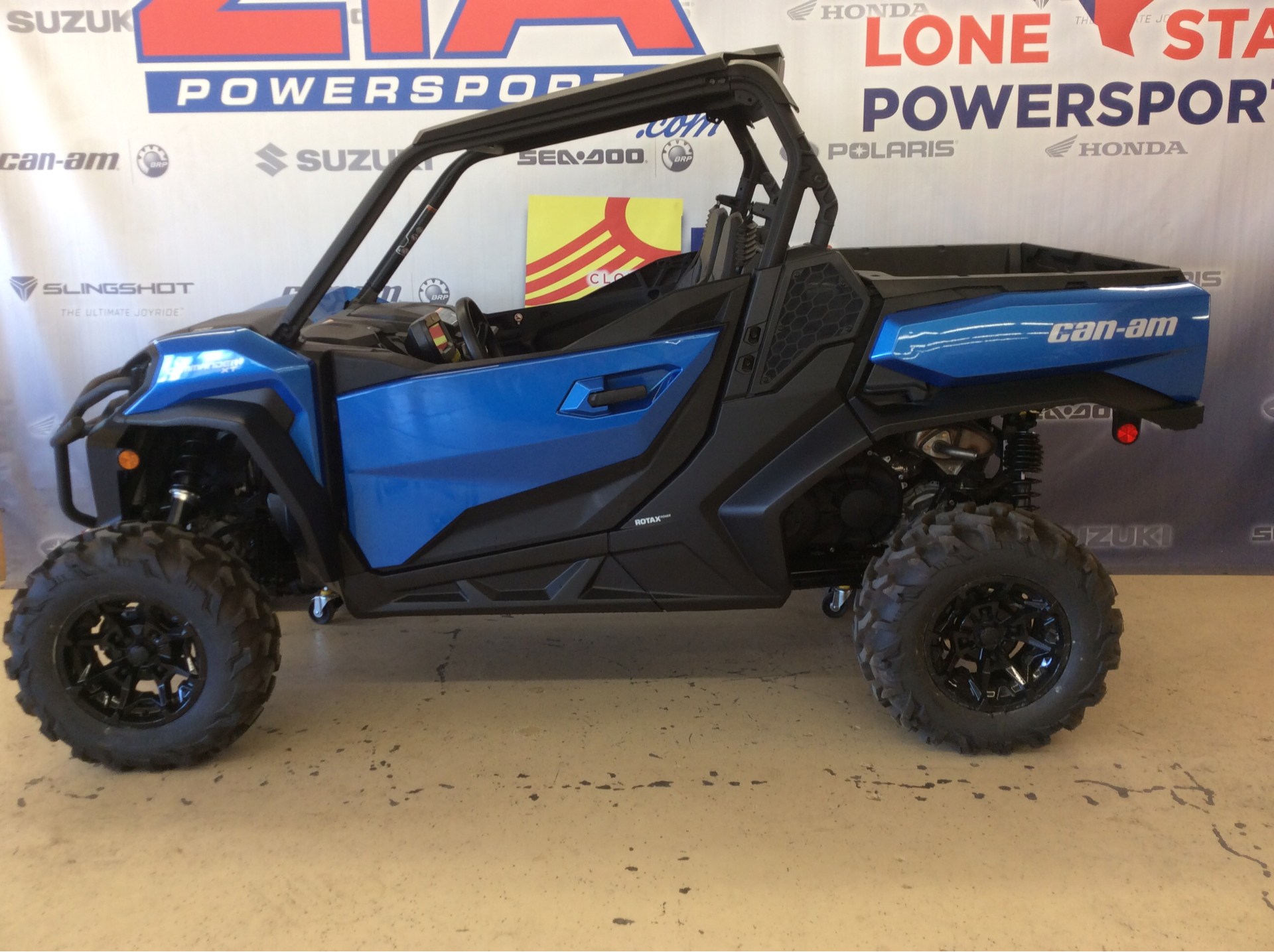 2023 Can-Am Commander XT 700 in Clovis, New Mexico - Photo 1