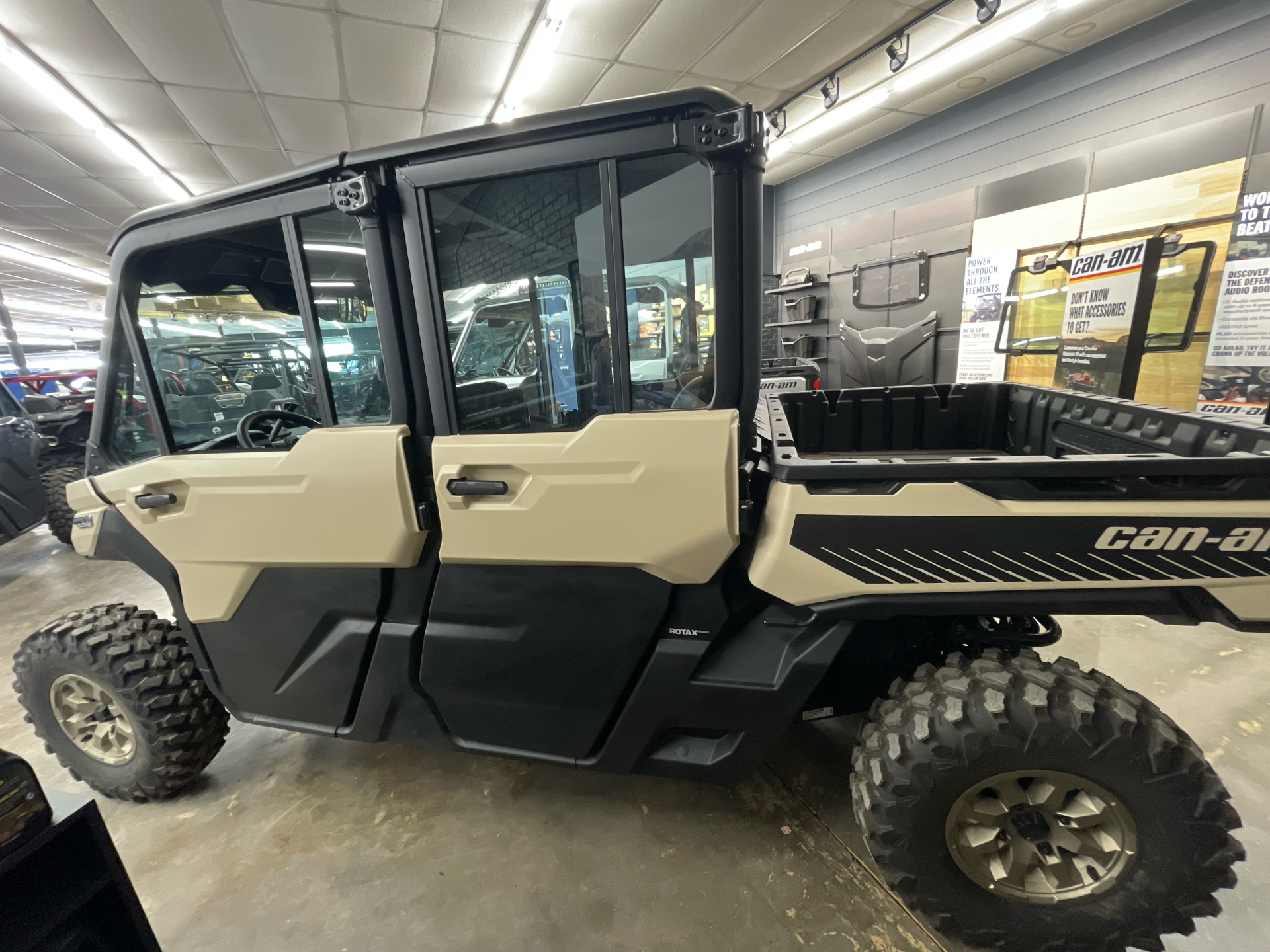 2024 Can-Am Defender MAX Limited in Clovis, New Mexico - Photo 1