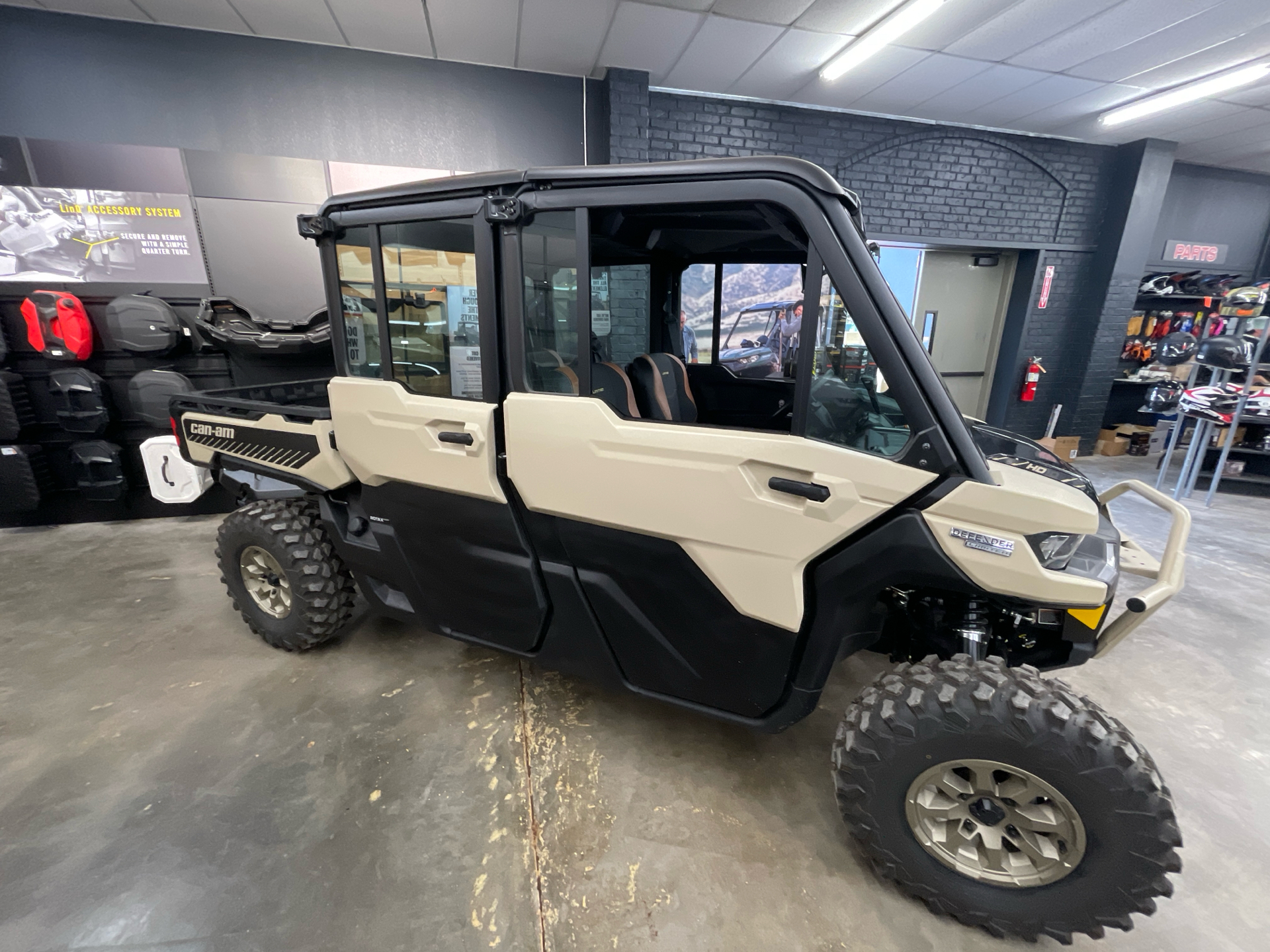 2024 Can-Am Defender MAX Limited in Clovis, New Mexico - Photo 3