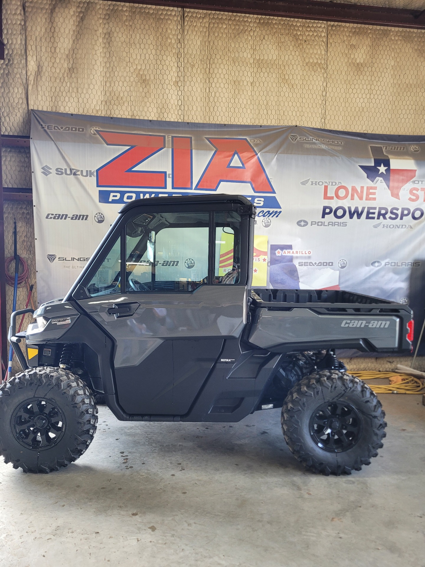 2024 Can-Am Defender Limited in Clovis, New Mexico - Photo 3