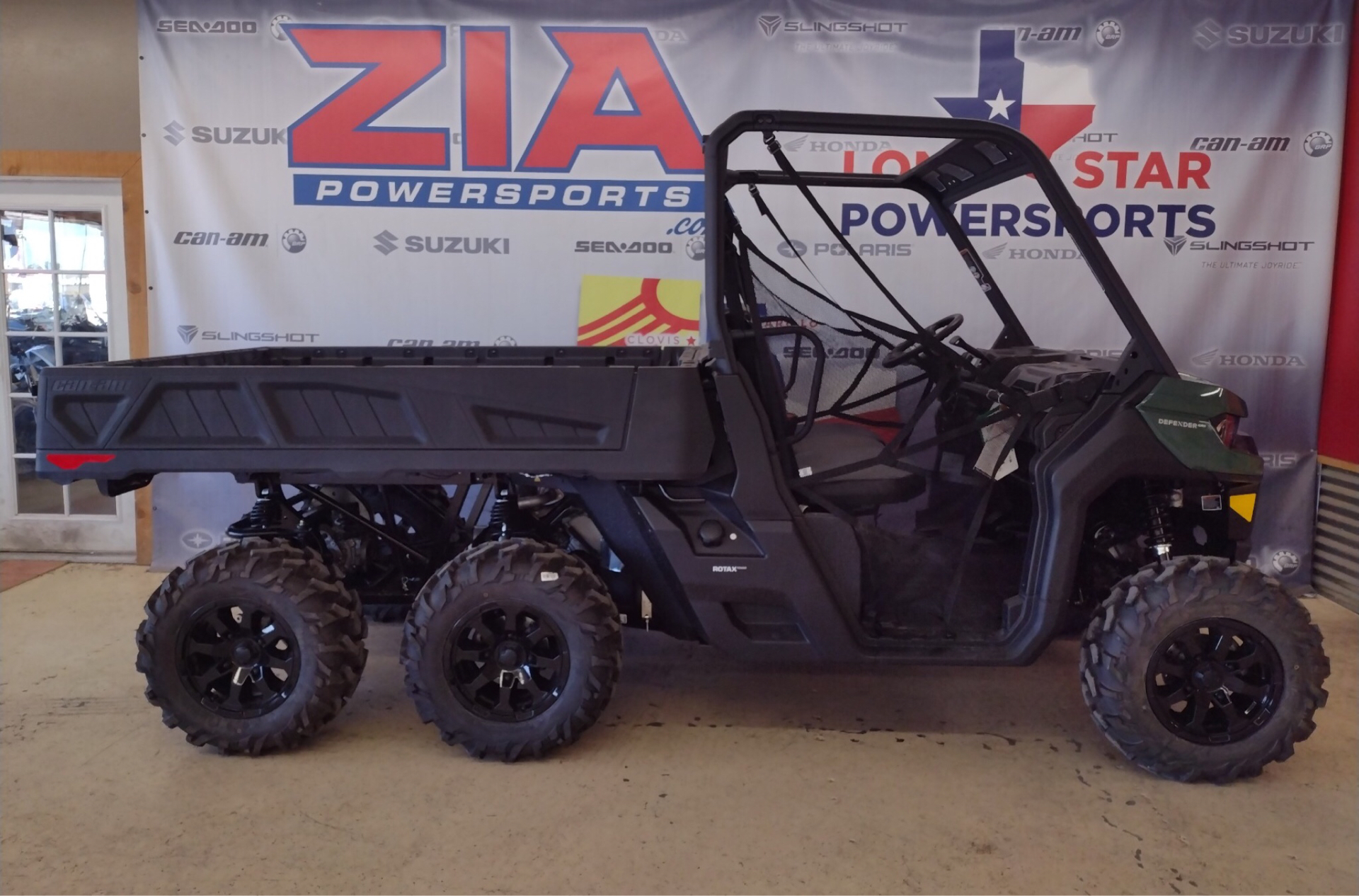2023 Can-Am Defender 6x6 DPS HD10 in Clovis, New Mexico - Photo 2