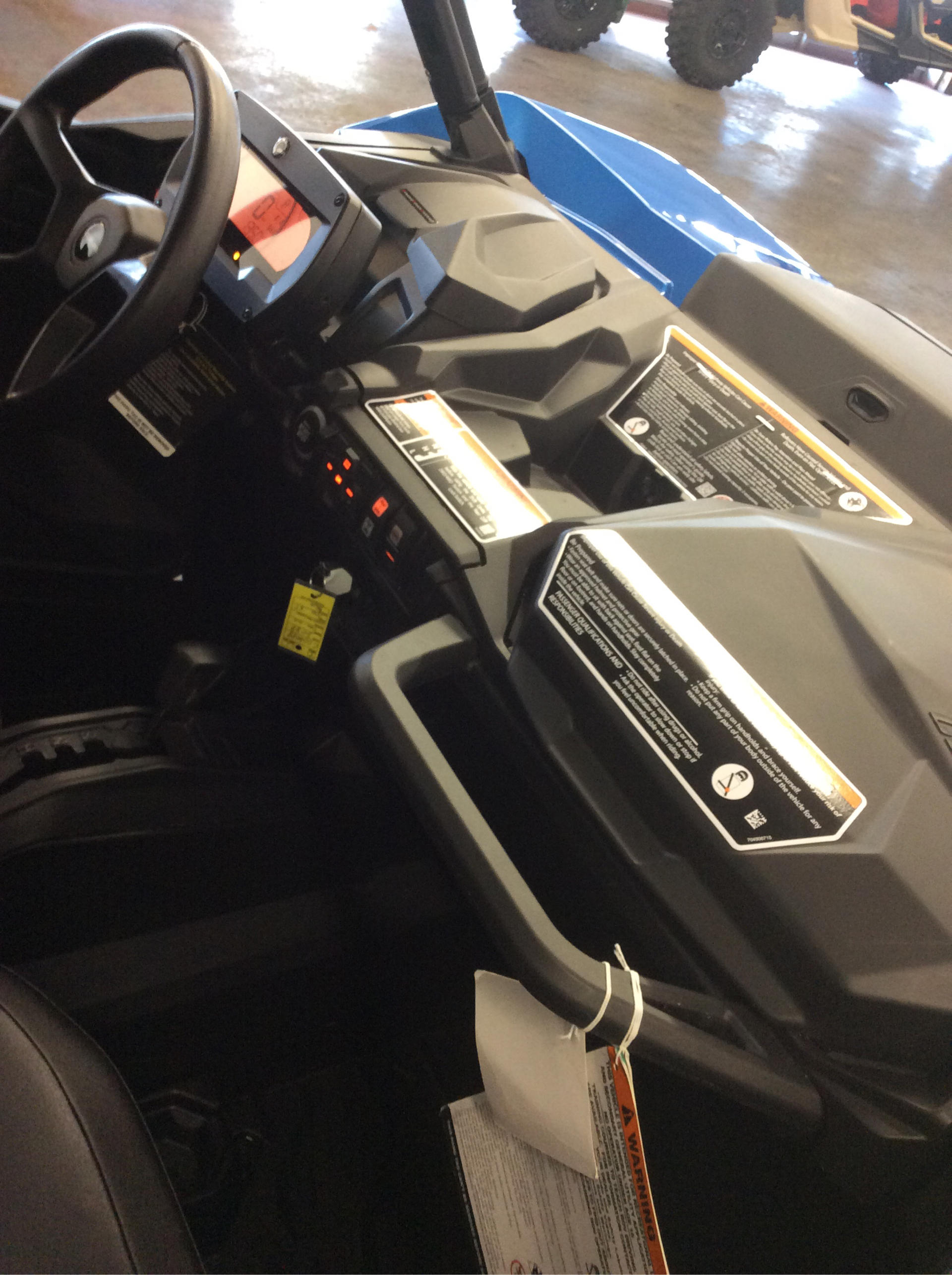 2022 Can-Am Commander XT 700 in Clovis, New Mexico - Photo 10
