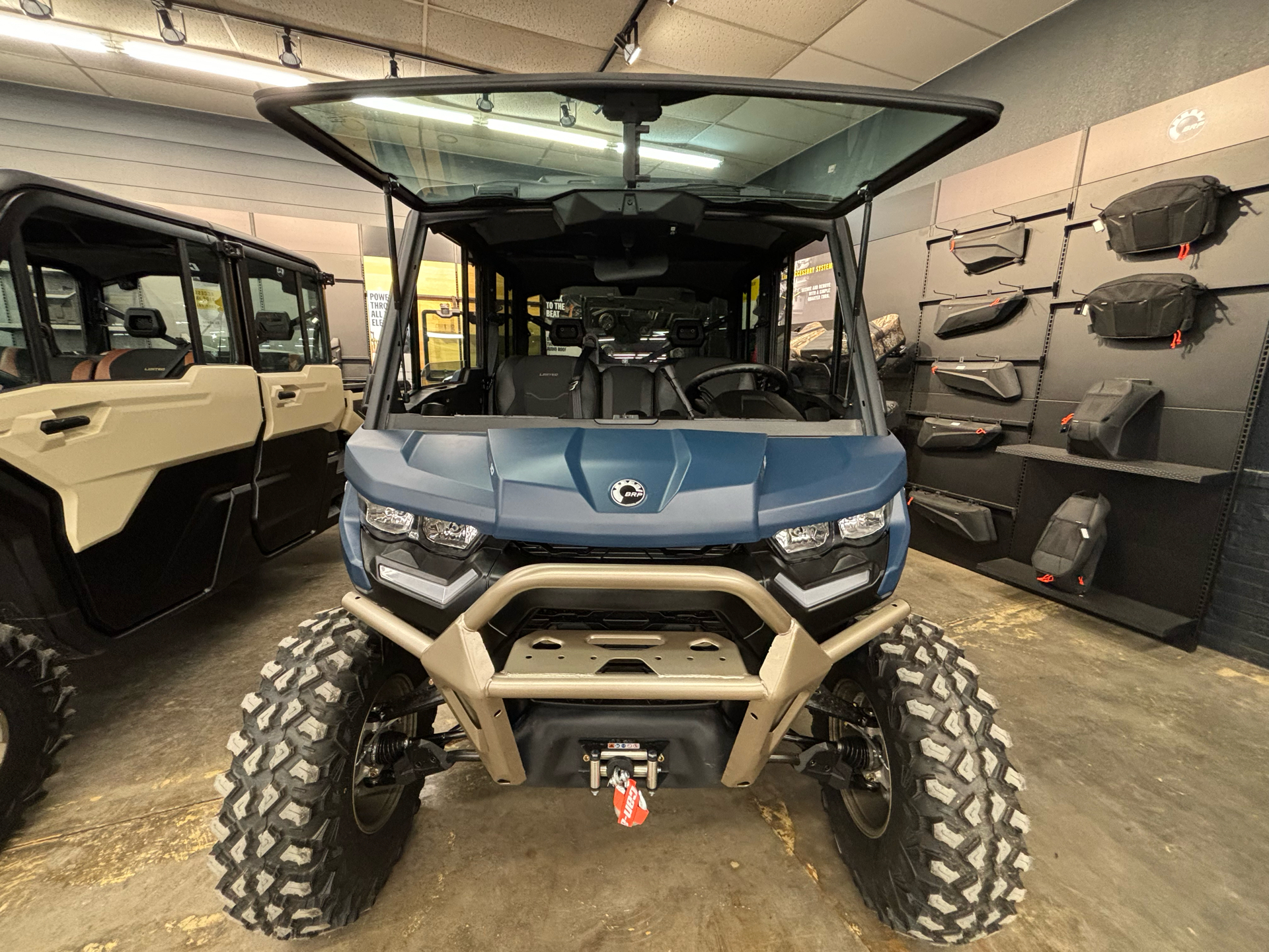 2025 Can-Am Defender MAX Limited in Clovis, New Mexico - Photo 2