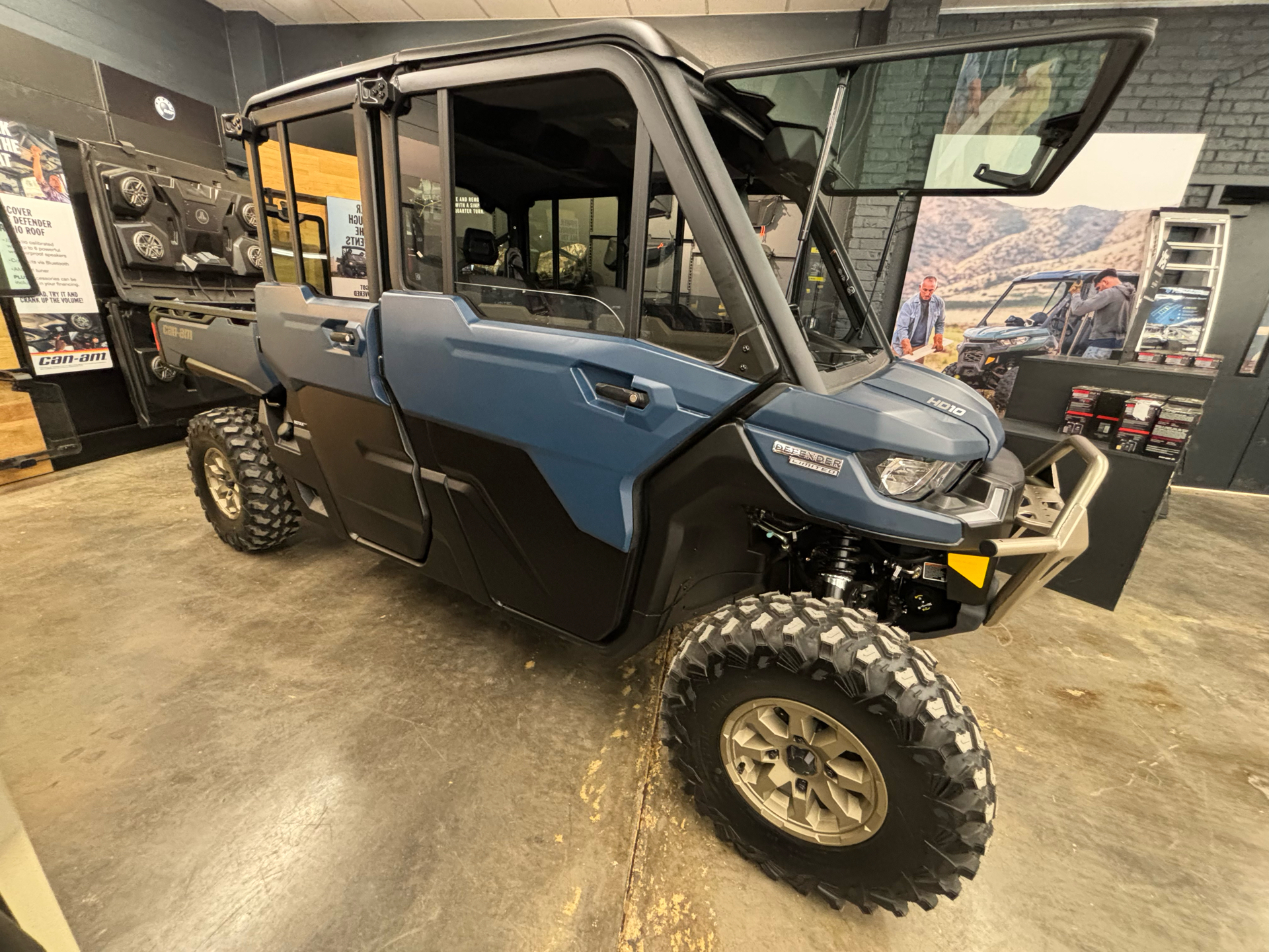 2025 Can-Am Defender MAX Limited in Clovis, New Mexico - Photo 3