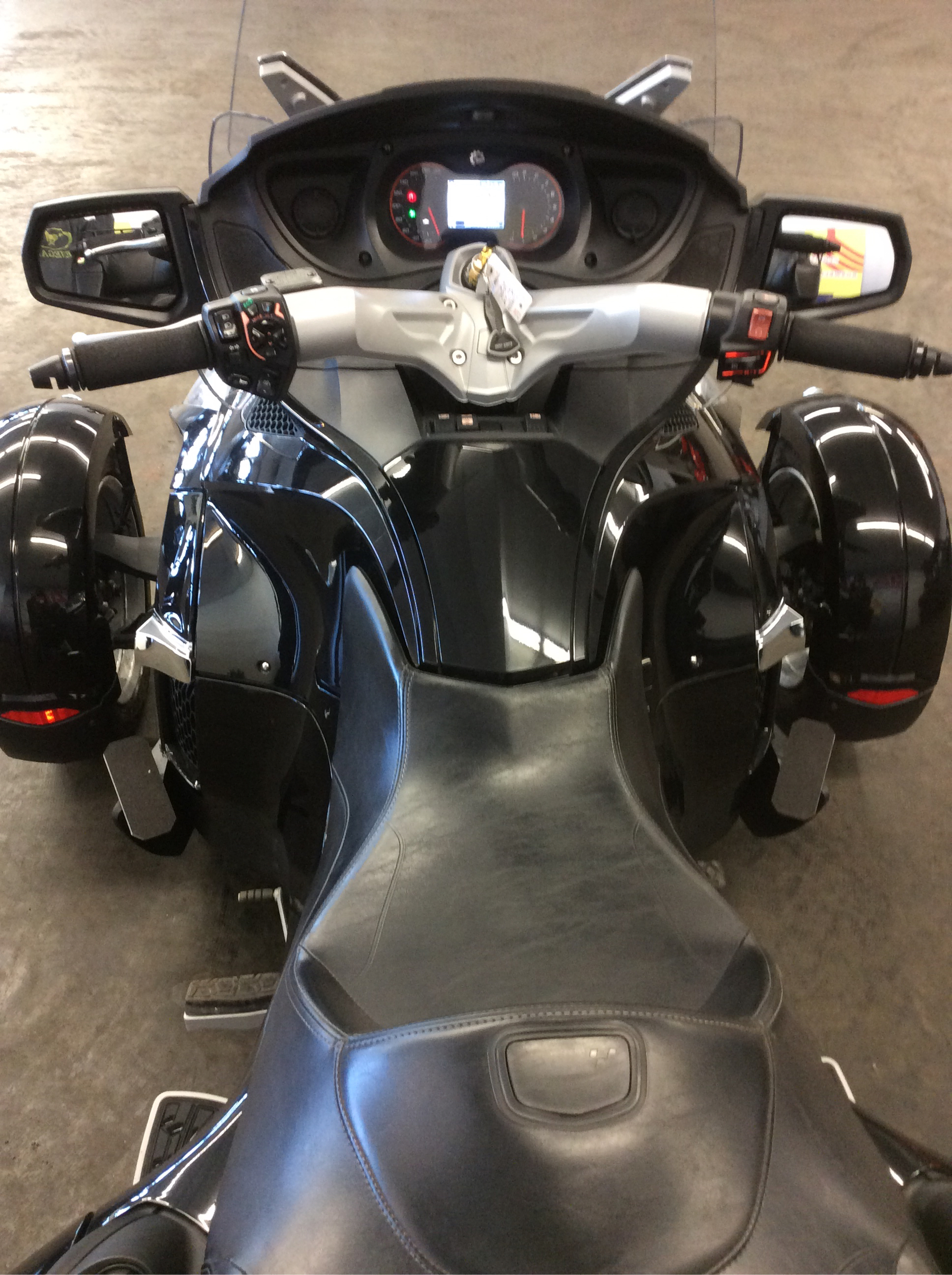 2015 Can-Am Spyder® RT SM6 in Clovis, New Mexico - Photo 5