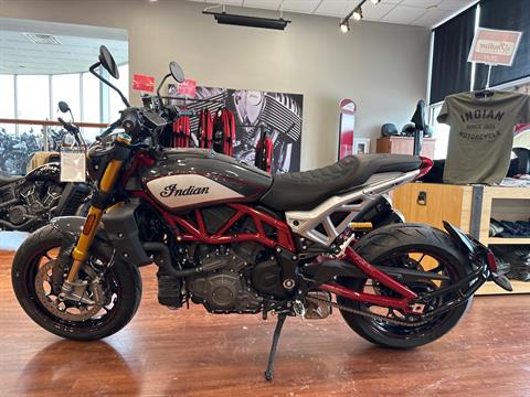 2022 Indian Motorcycle FTR R Carbon in De Pere, Wisconsin - Photo 2