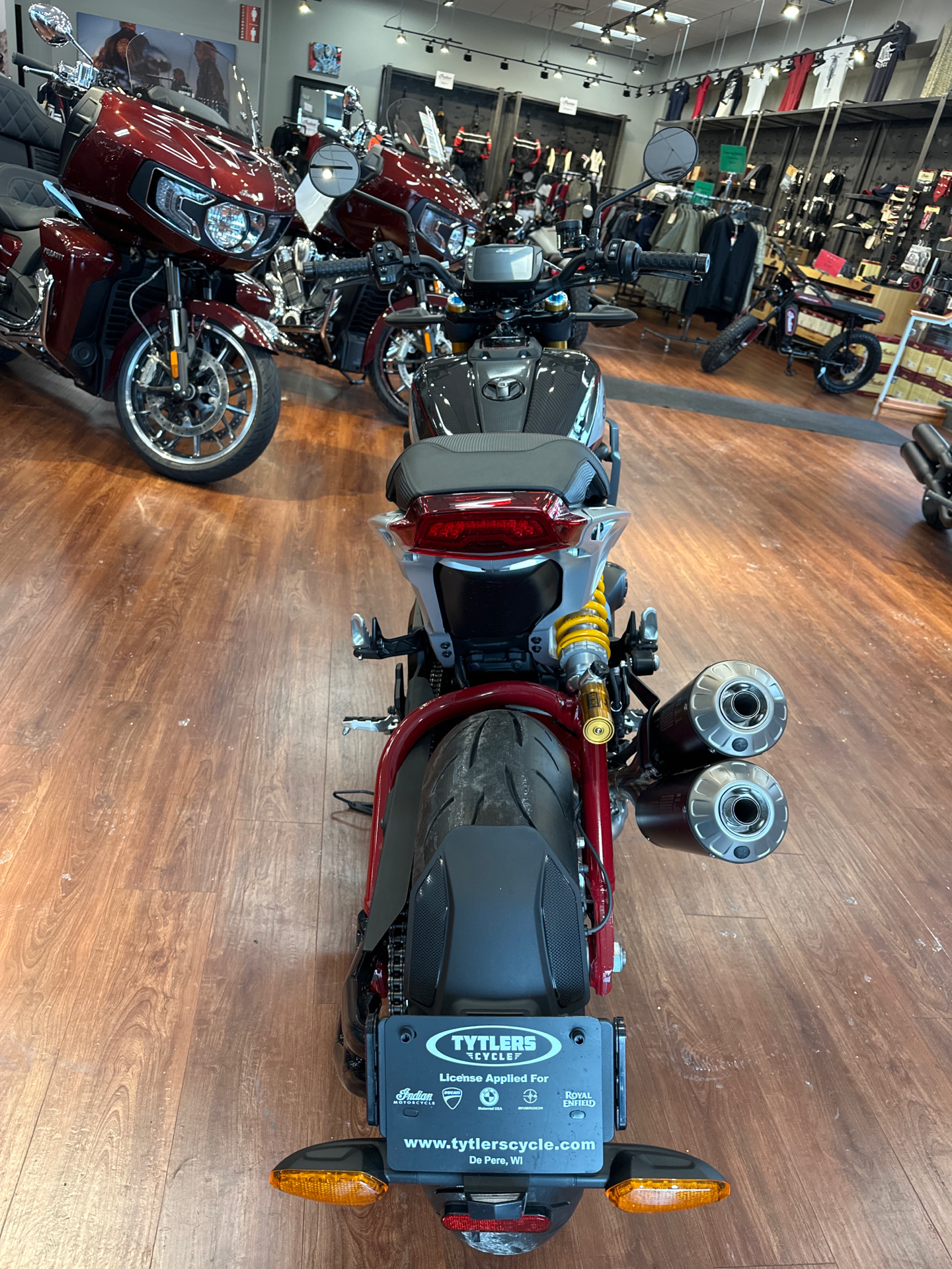 2022 Indian Motorcycle FTR R Carbon in De Pere, Wisconsin - Photo 4