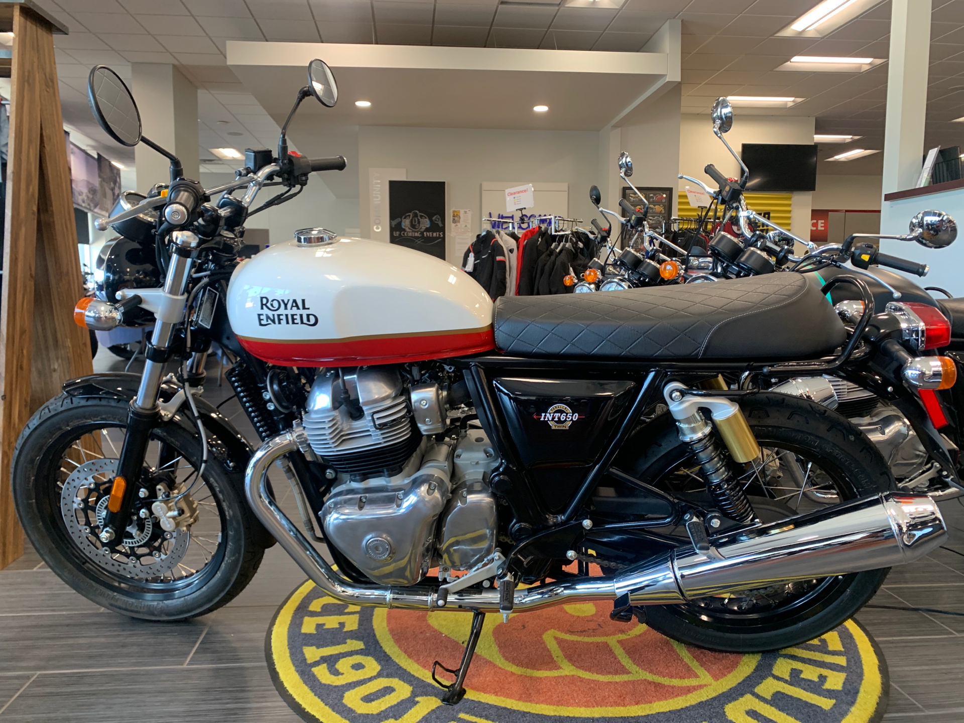2022 Royal Enfield INT650 in De Pere, Wisconsin - Photo 2