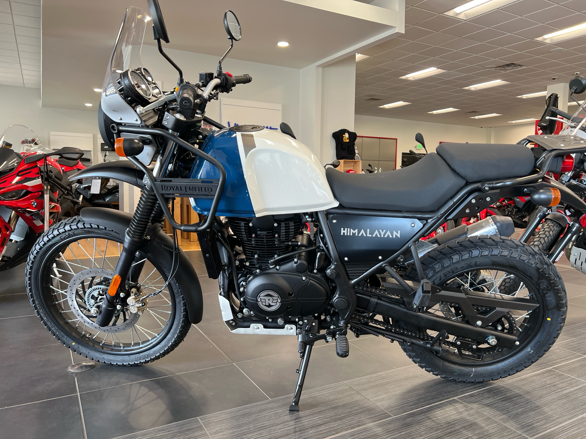 2023 Royal Enfield Himalayan in De Pere, Wisconsin - Photo 2