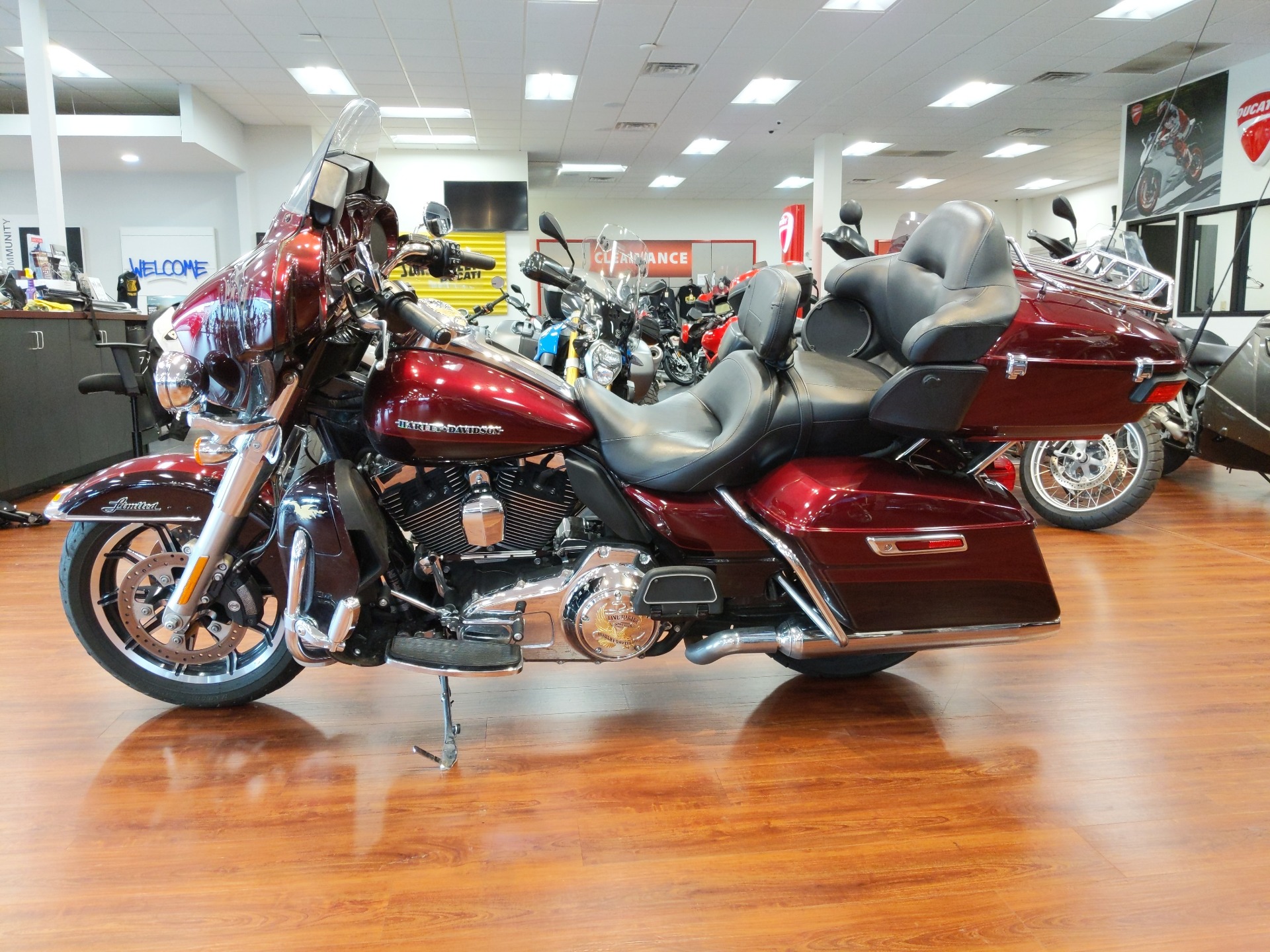 2015 Harley-Davidson Ultra Limited in De Pere, Wisconsin - Photo 2