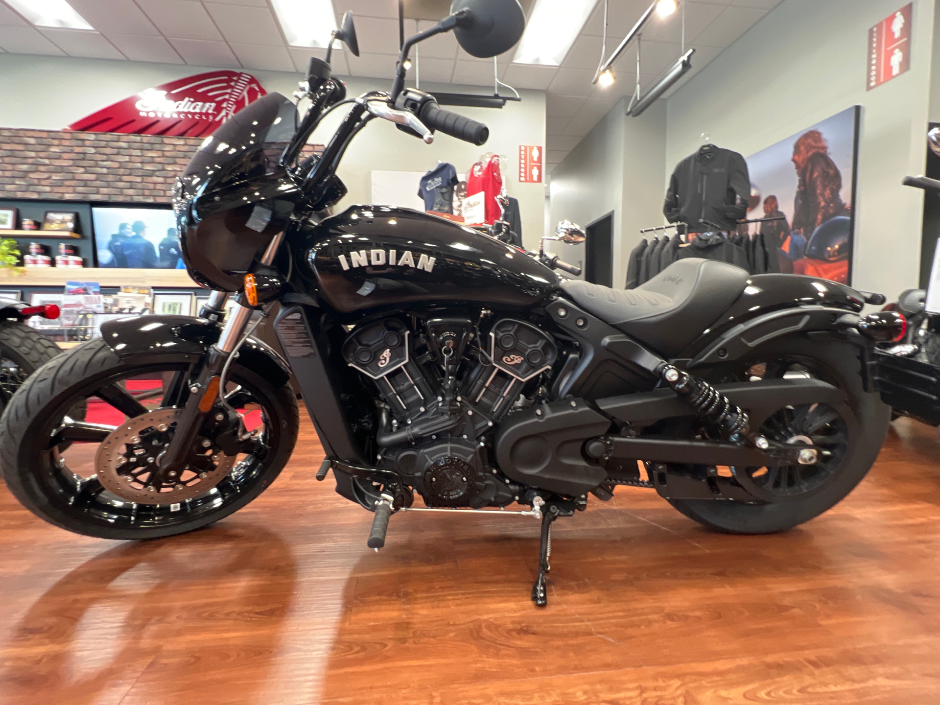 2023 Indian Motorcycle Scout® Rogue Sixty in De Pere, Wisconsin - Photo 3