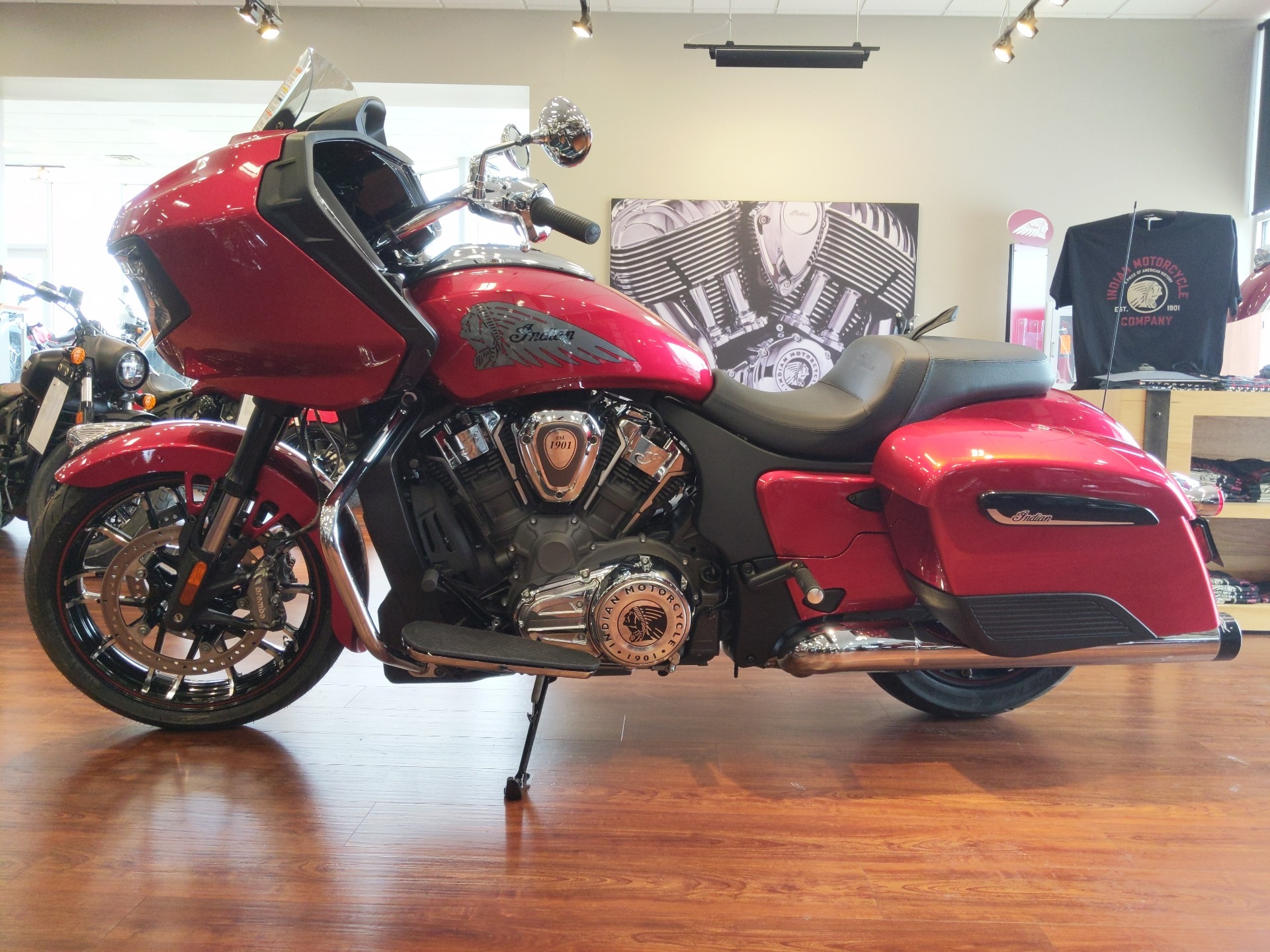 2021 Indian Motorcycle Challenger® Limited in De Pere, Wisconsin - Photo 2