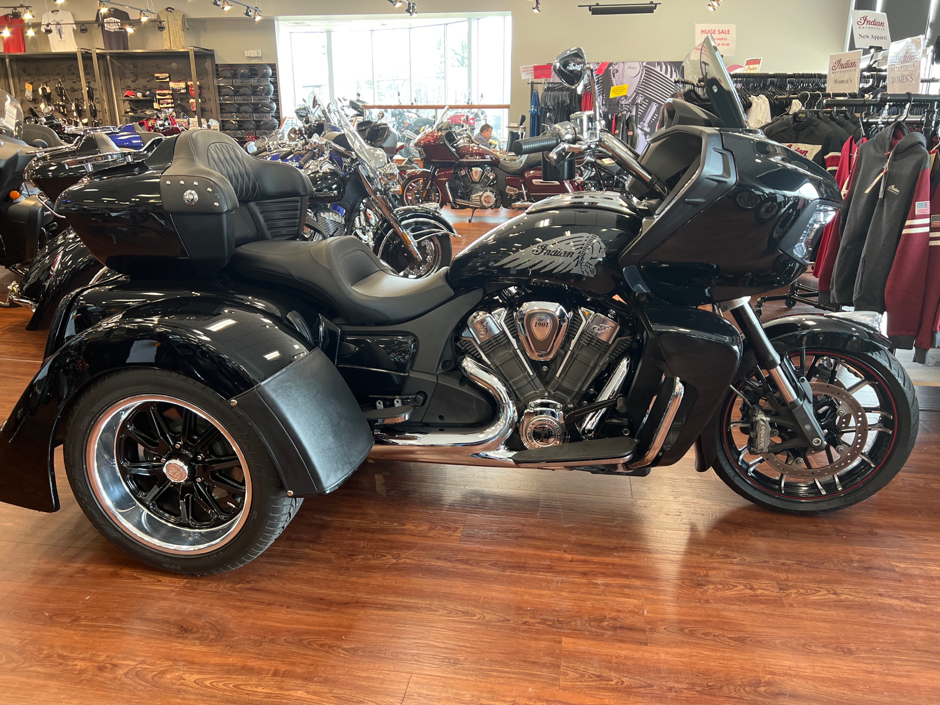 2020 Indian Motorcycle Challenger® Limited in De Pere, Wisconsin - Photo 1