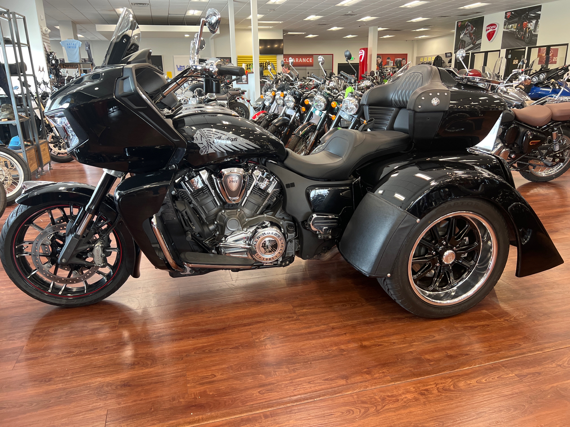 2020 Indian Motorcycle Challenger® Limited in De Pere, Wisconsin - Photo 2
