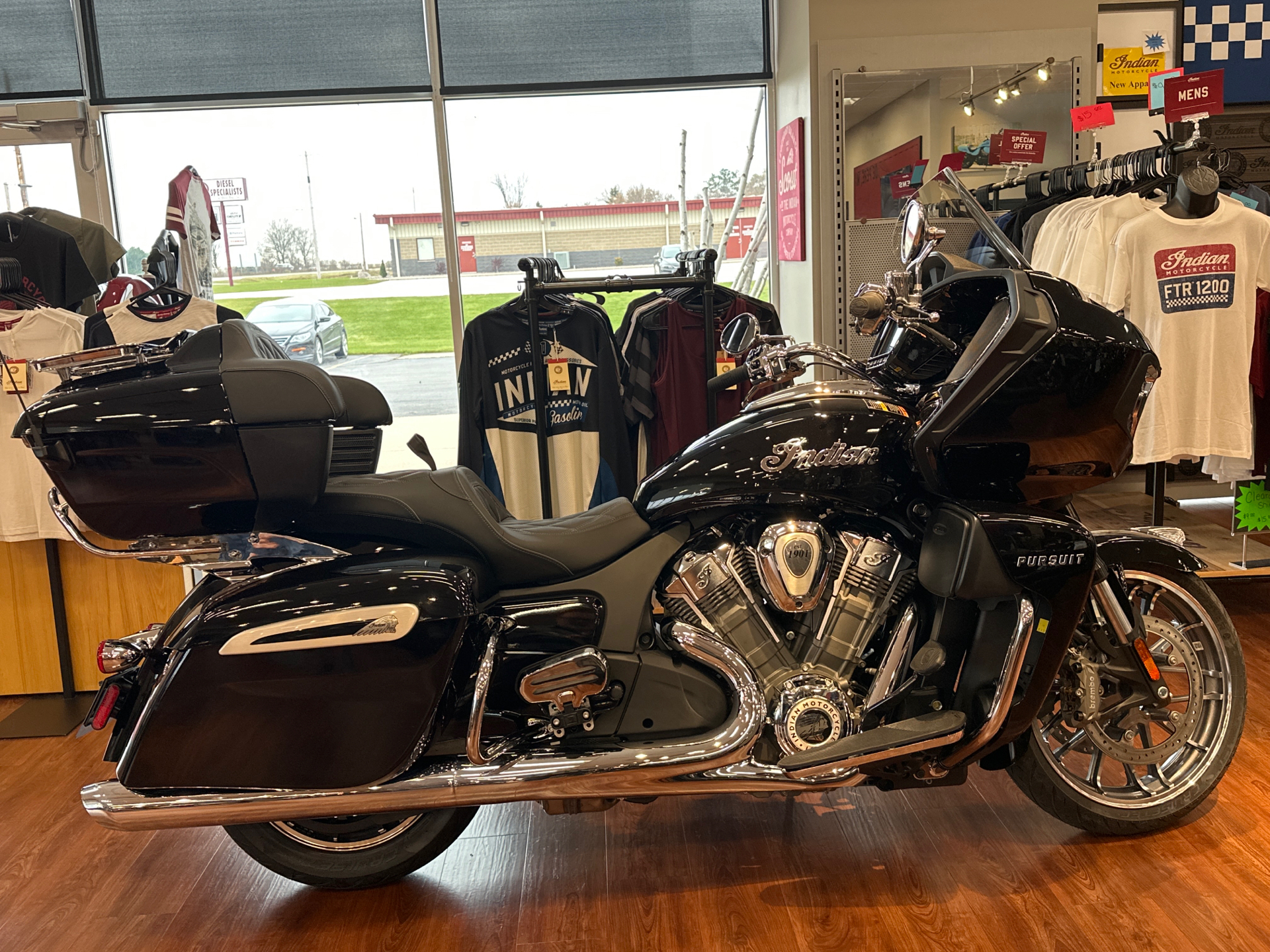 2023 Indian Motorcycle Pursuit® Limited with Premium Package in De Pere, Wisconsin - Photo 1