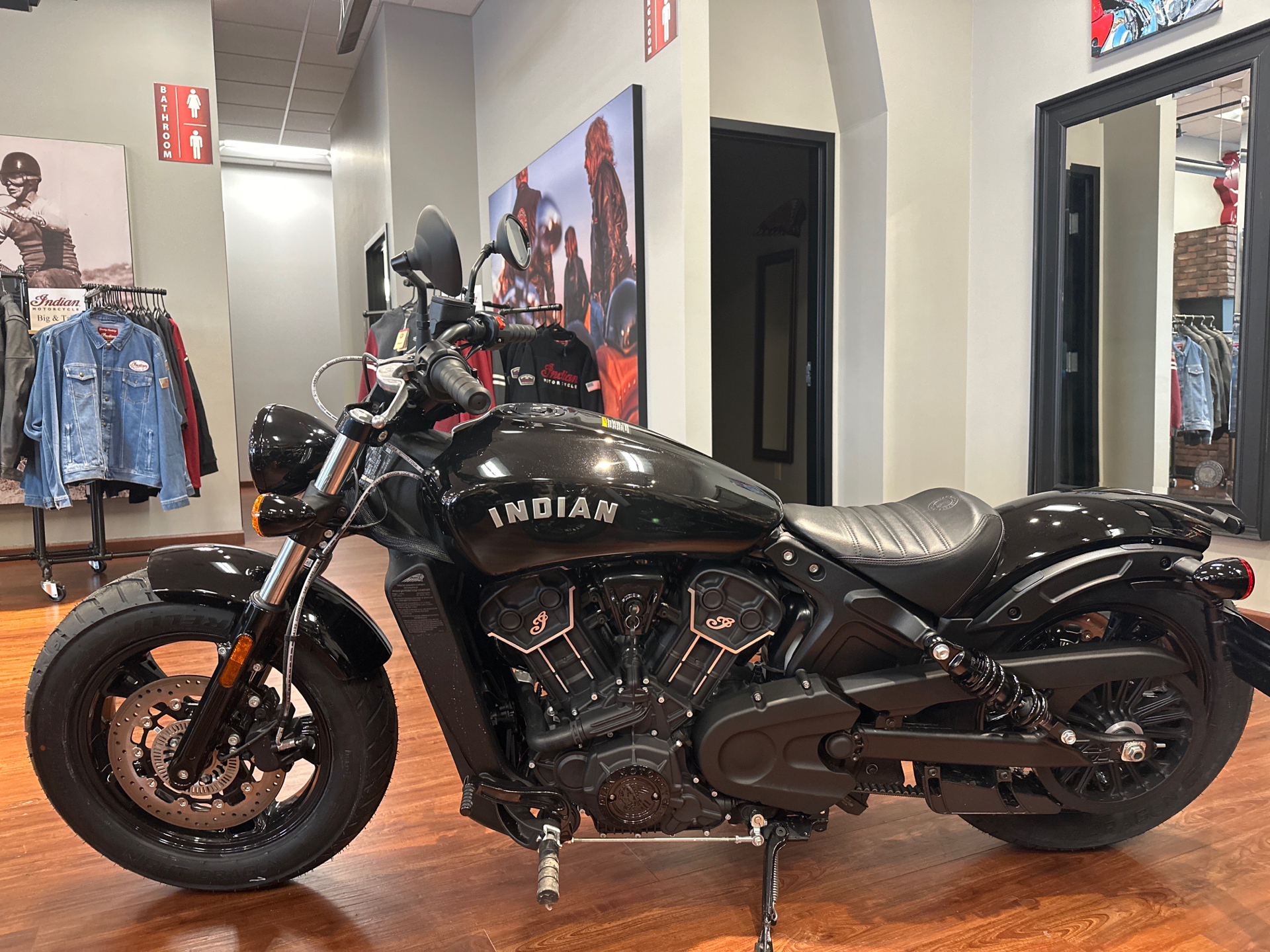 2023 Indian Motorcycle Scout® Bobber Sixty ABS in De Pere, Wisconsin - Photo 2