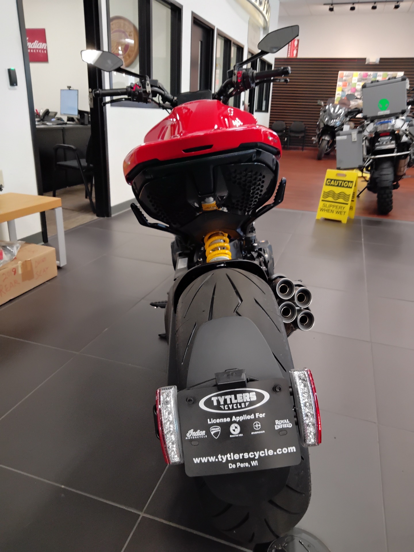 2023 Ducati Diavel V4 in De Pere, Wisconsin - Photo 6